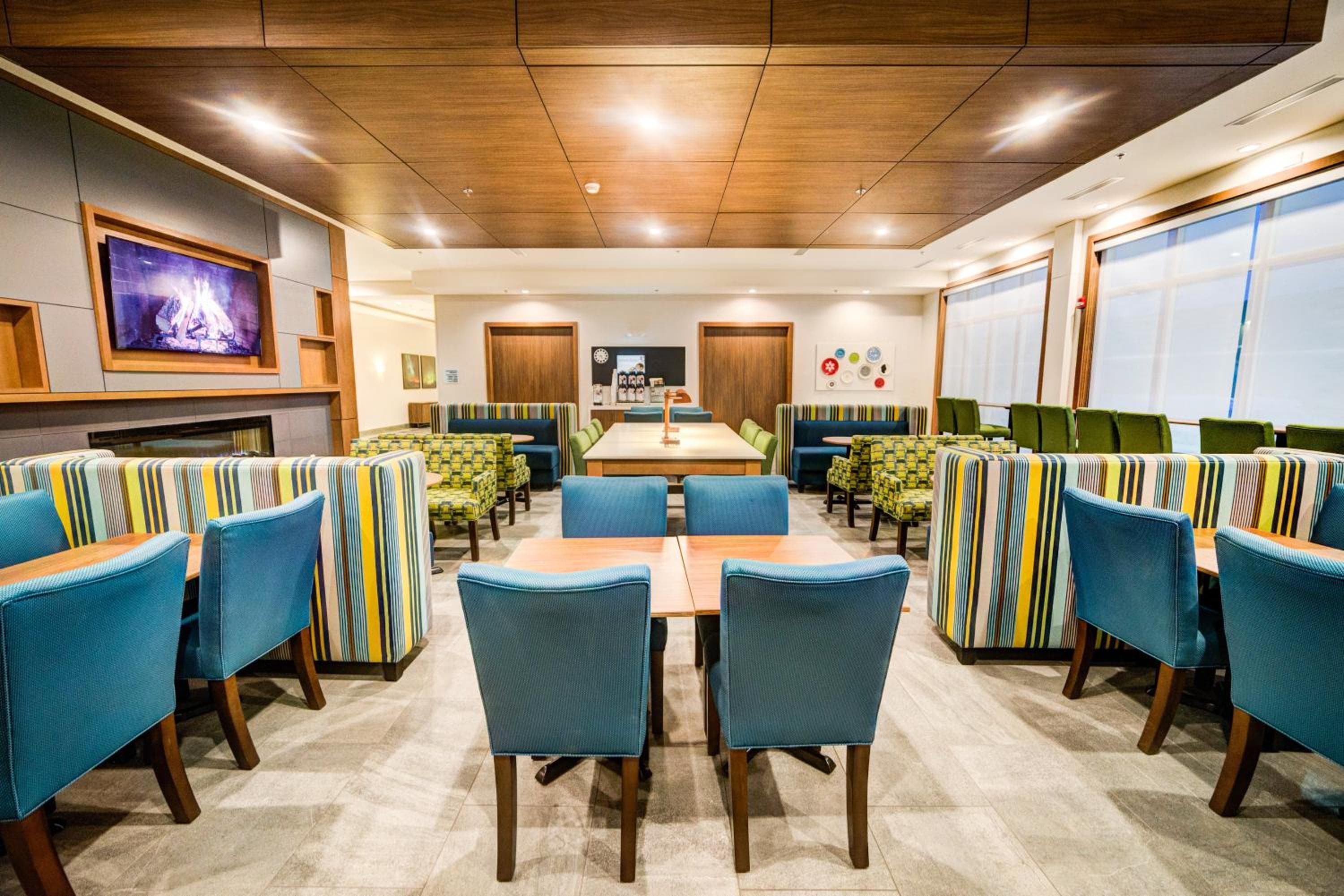 Holiday Inn Express & Suites - West Edmonton-Mall Area by IHG