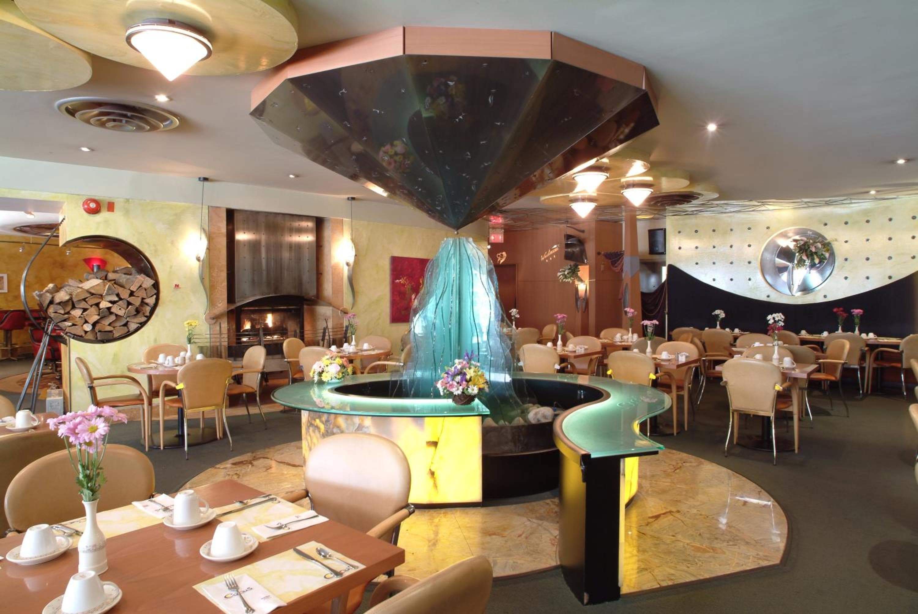 Holiday Inn Niagara Falls-By the Falls by IHG