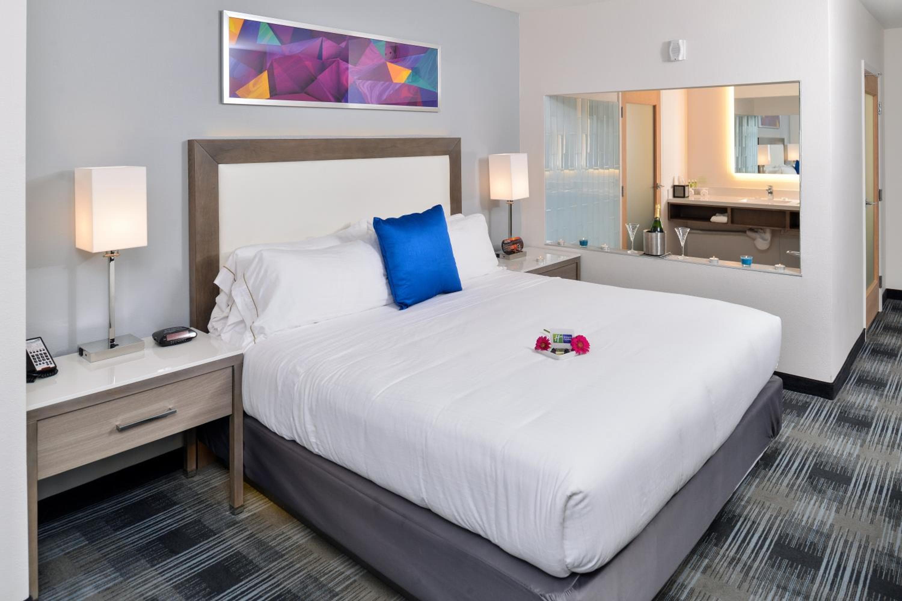 Holiday Inn Express & Suites San Diego - Mission Valley by IHG