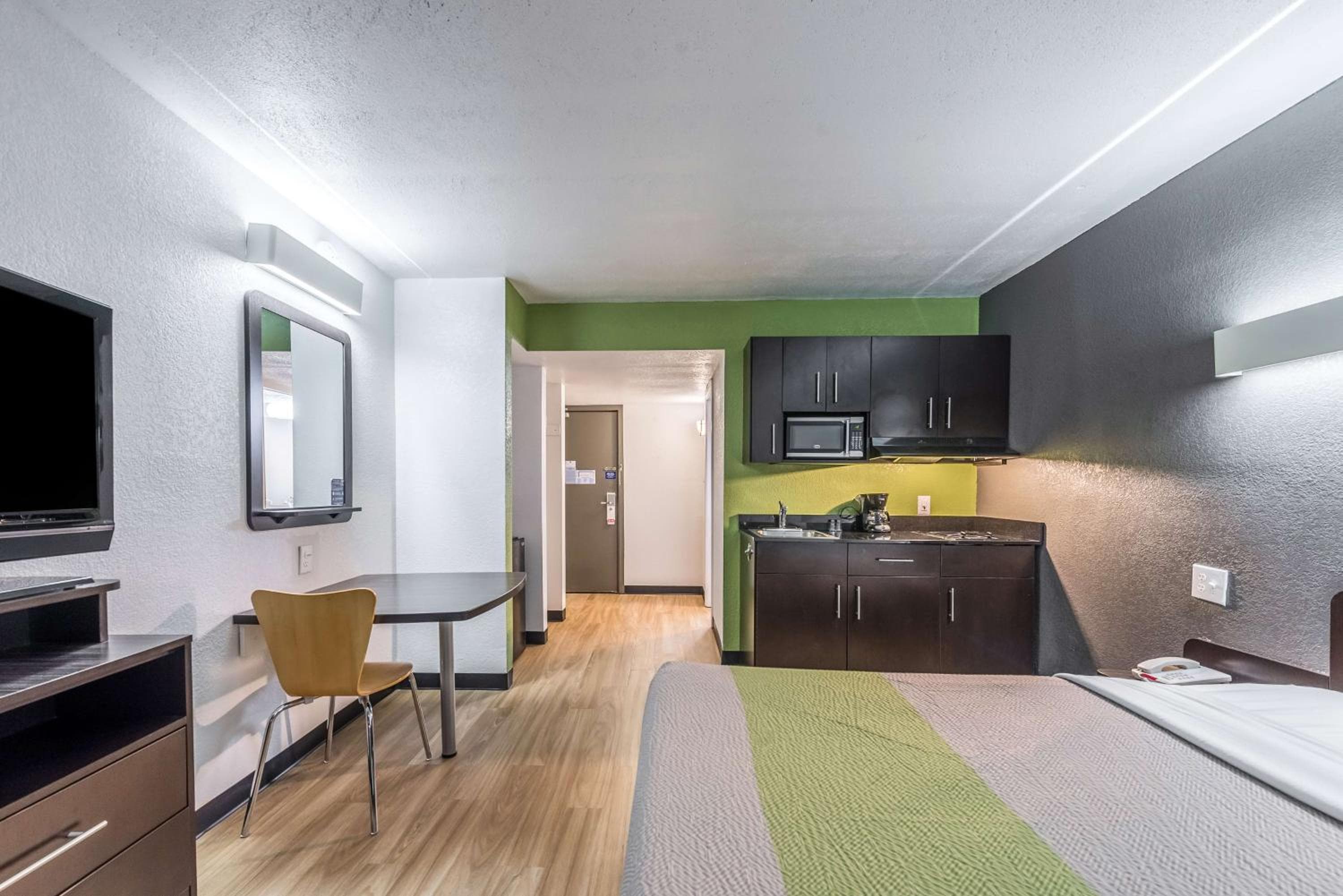 Studio 6-Indianapolis, IN