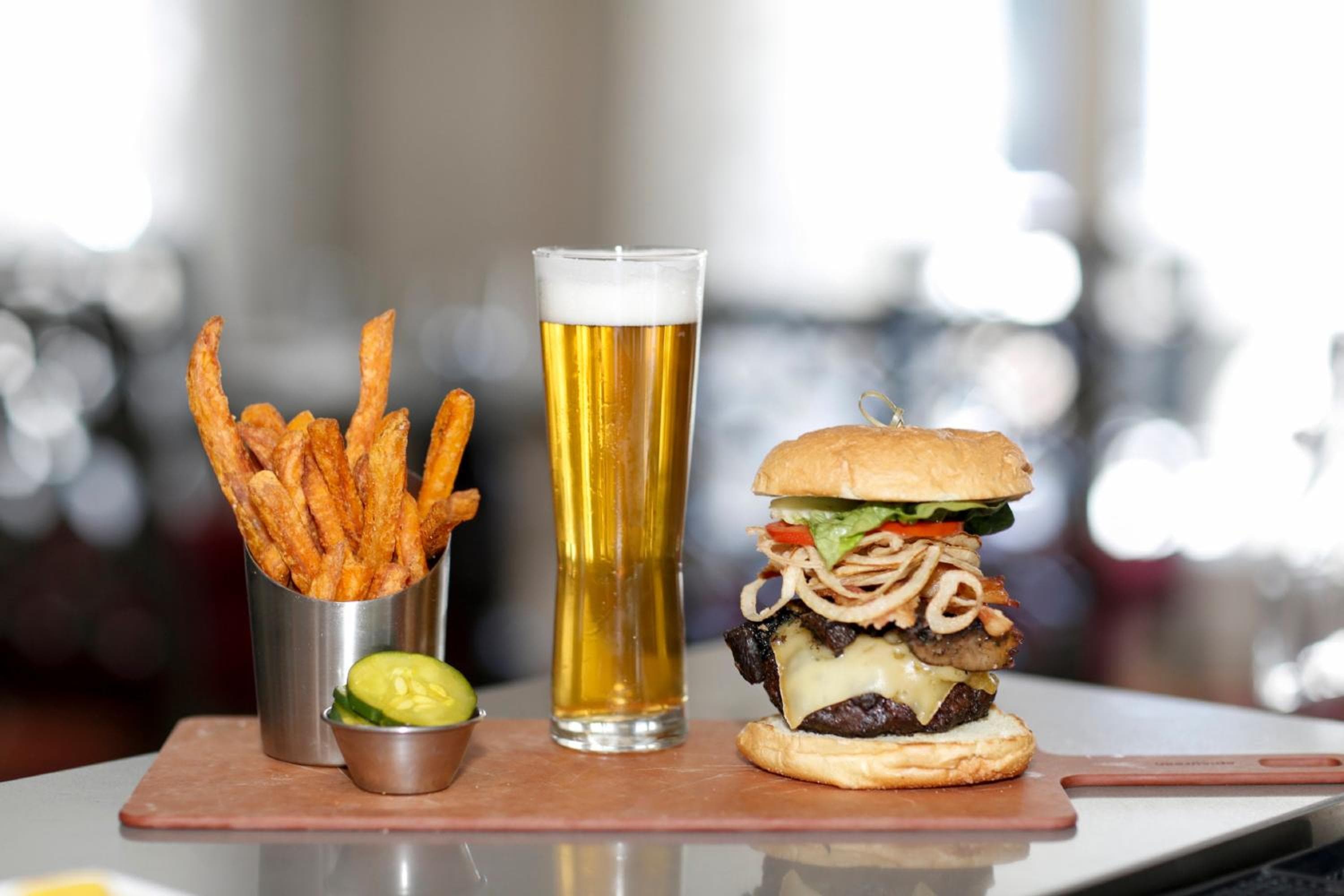 Hotel Indigo Atlanta-Vinings Ballpark Area by IHG