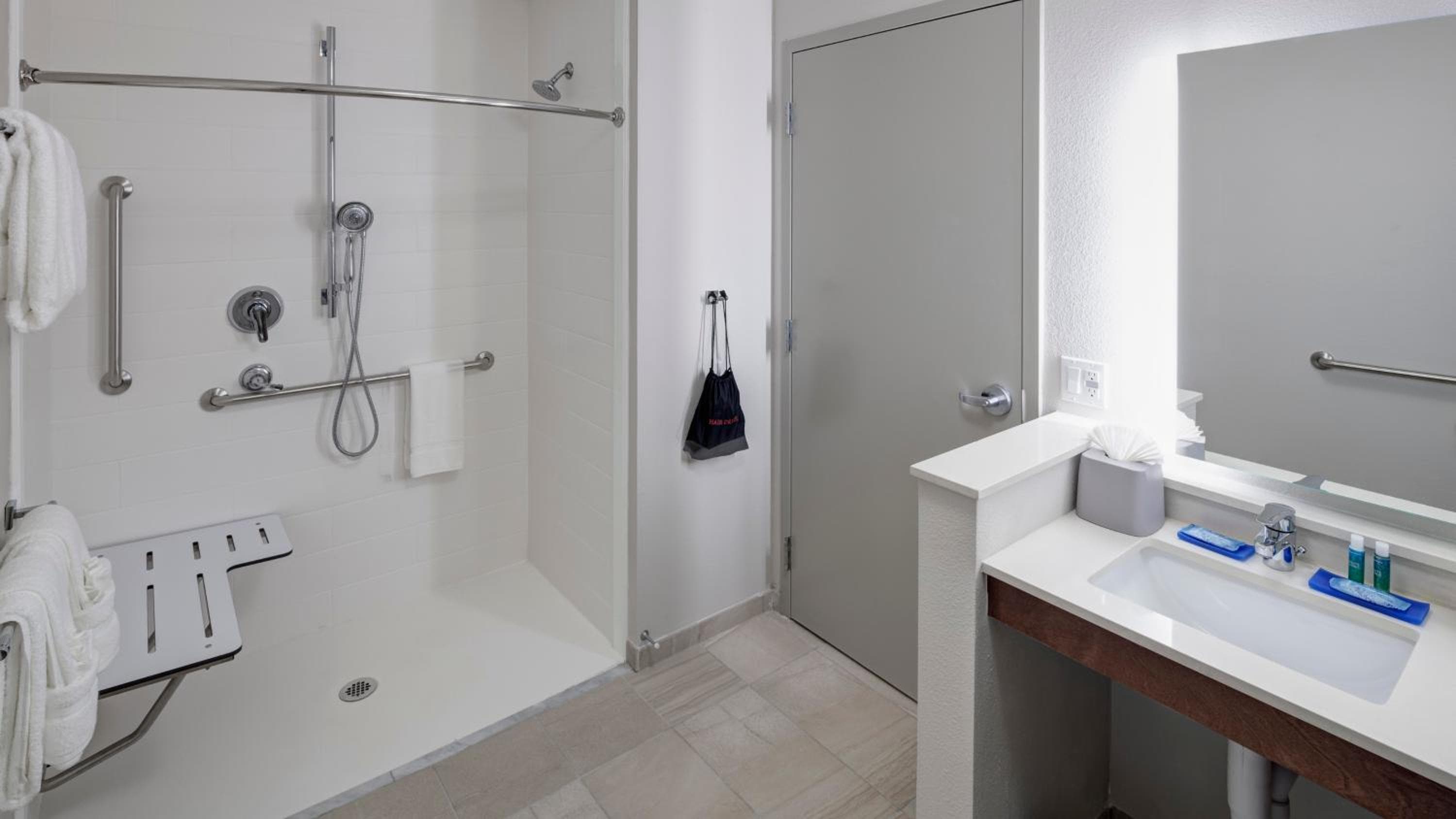 Holiday Inn Express & Suites Orlando At SeaWorld by IHG - With Free Shuttle Service to SeaWorld Parks