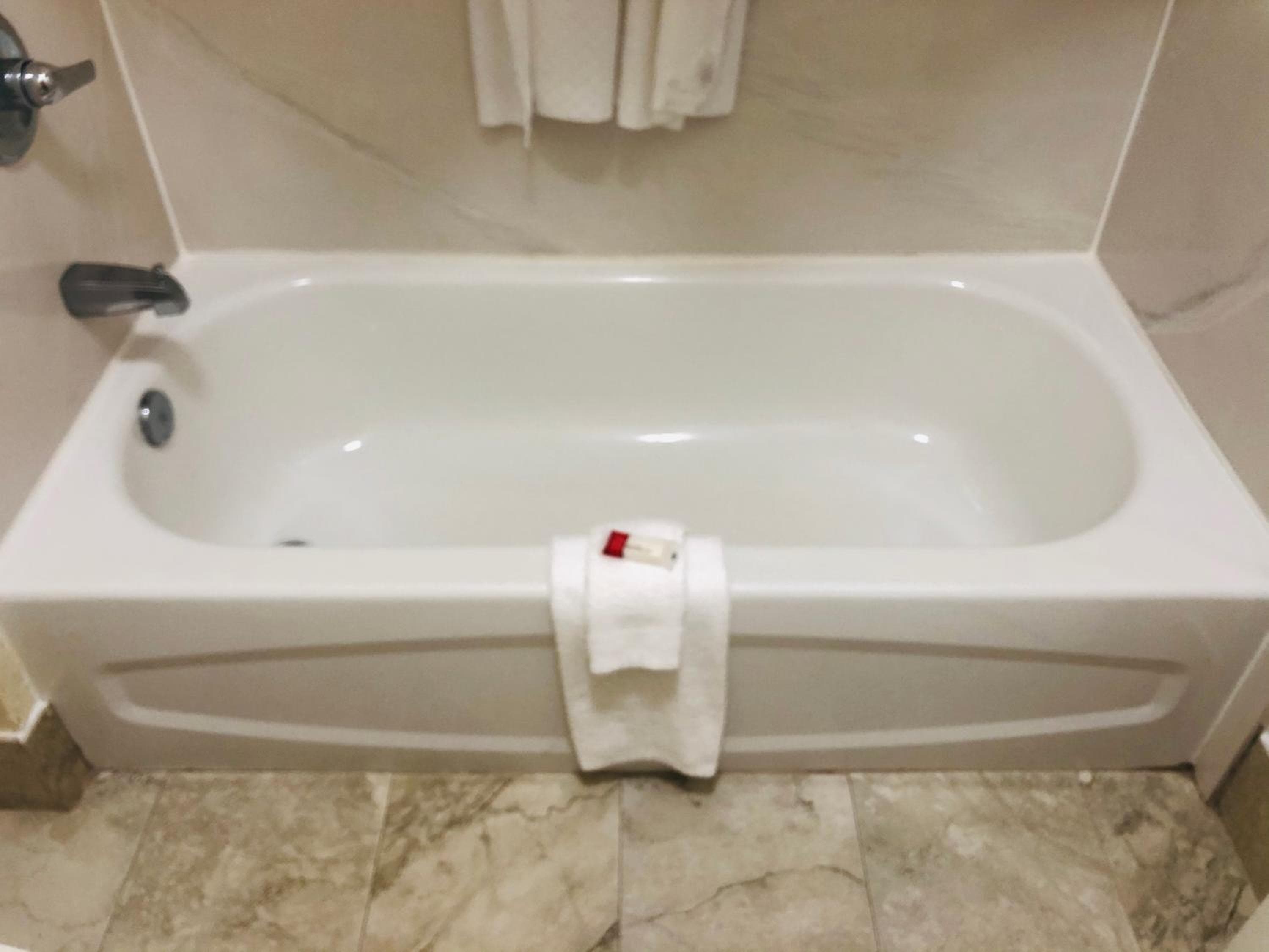 Days Inn & Suites by Wyndham Navarre - near Beaches Hurlburt