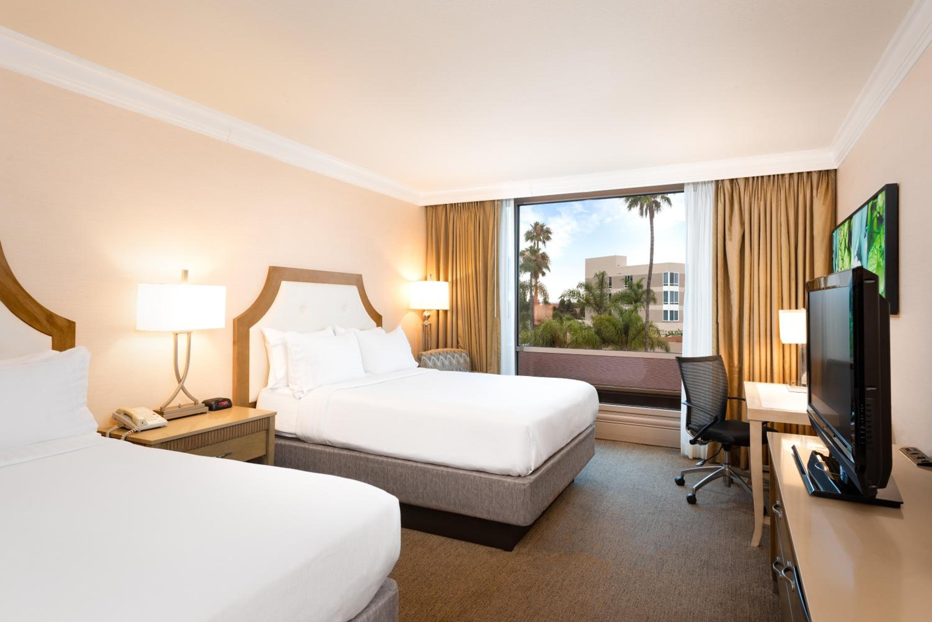 DoubleTree by Hilton San Diego Bayside