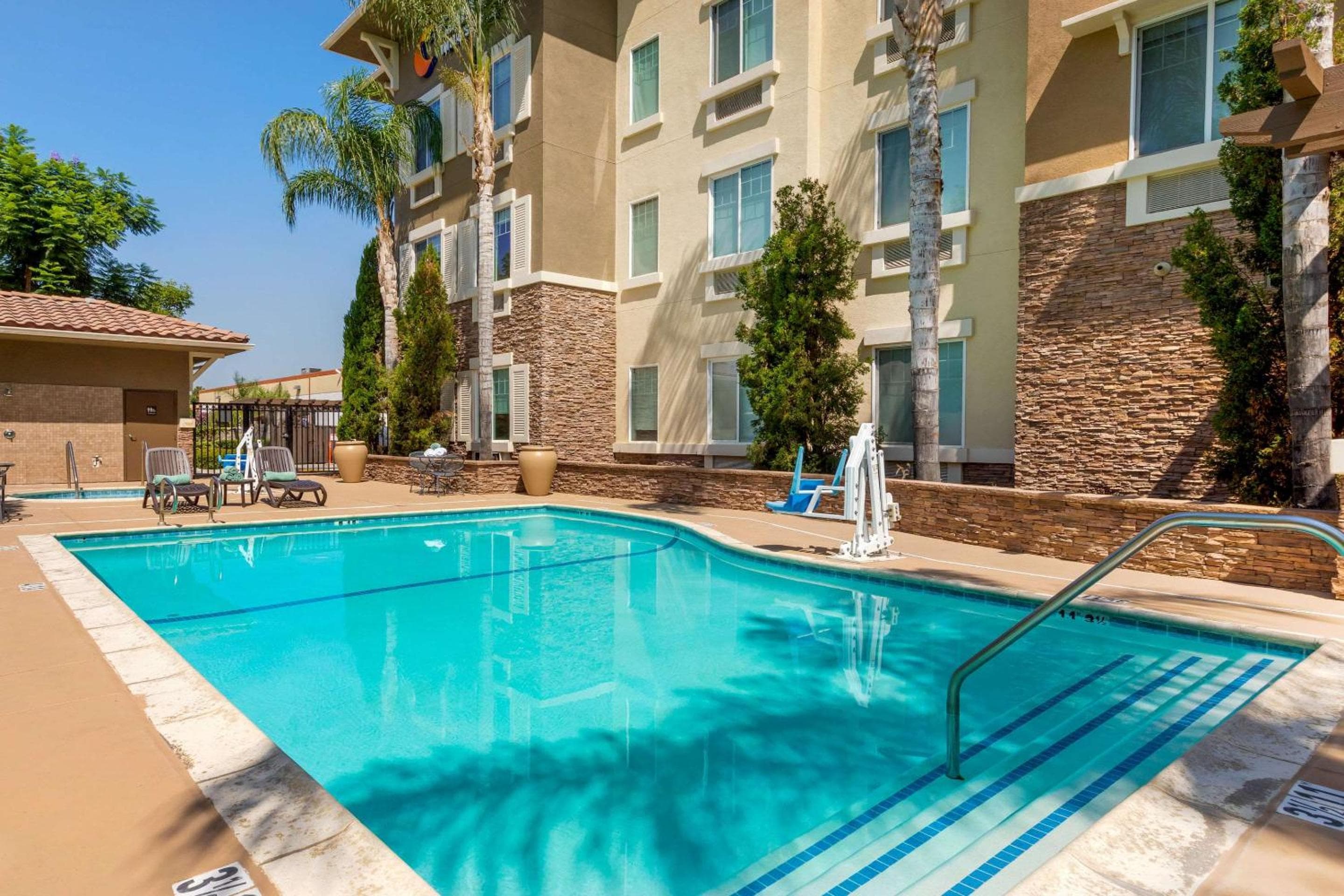 Comfort Inn & Suites Near Ontario Airport