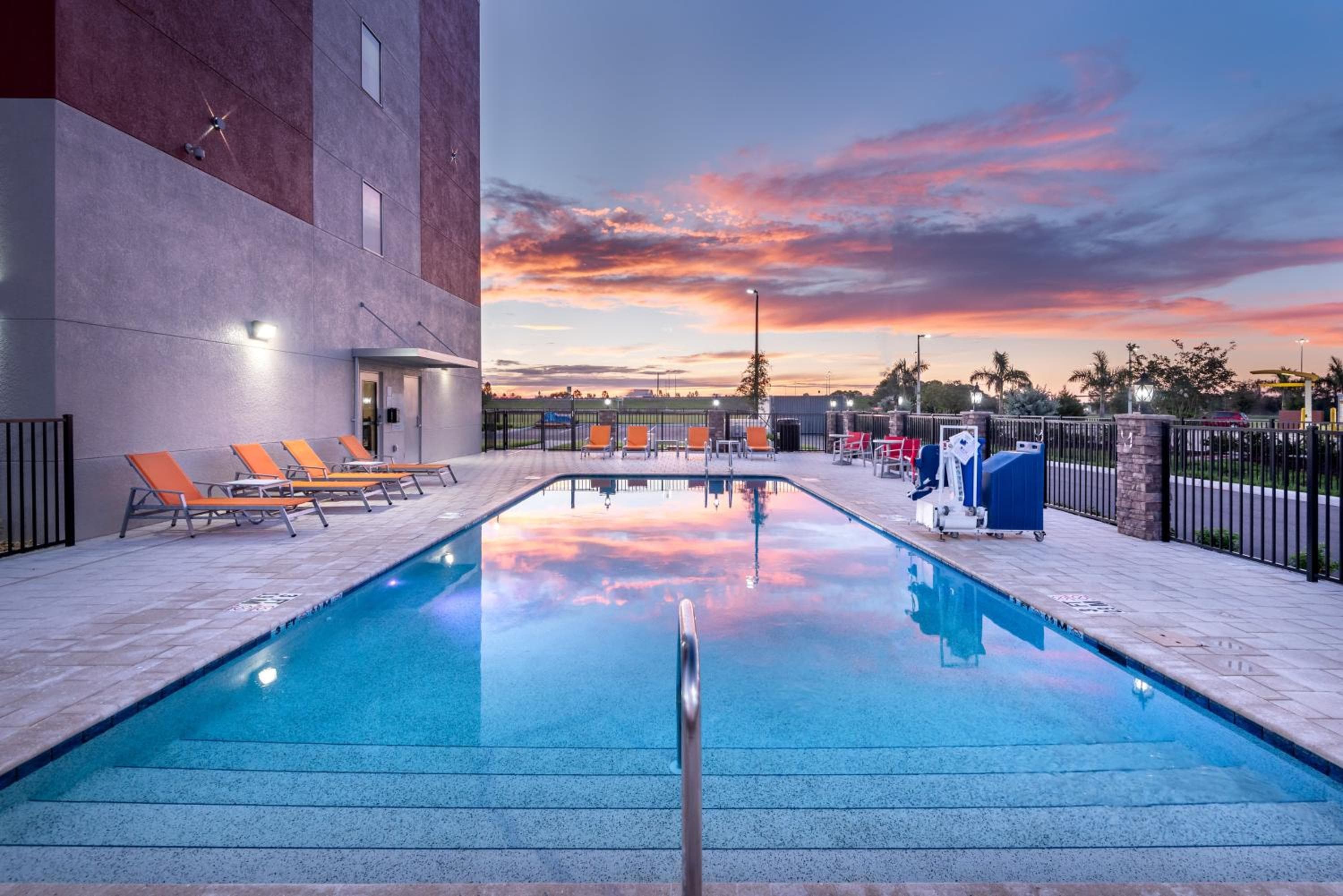 Holiday Inn Express & Suites - Punta Gorda by IHG