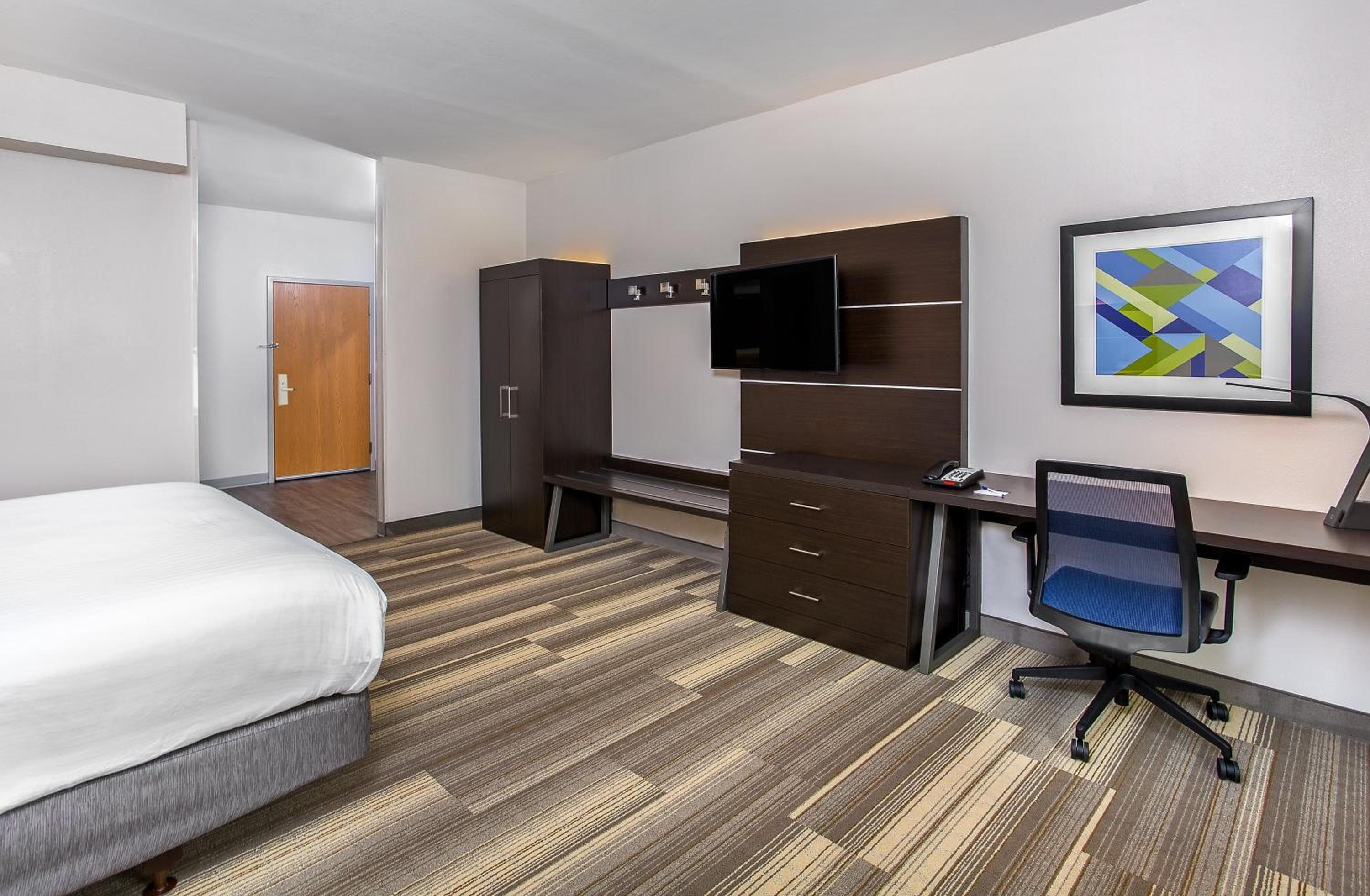 Holiday Inn Express & Suites Morristown by IHG