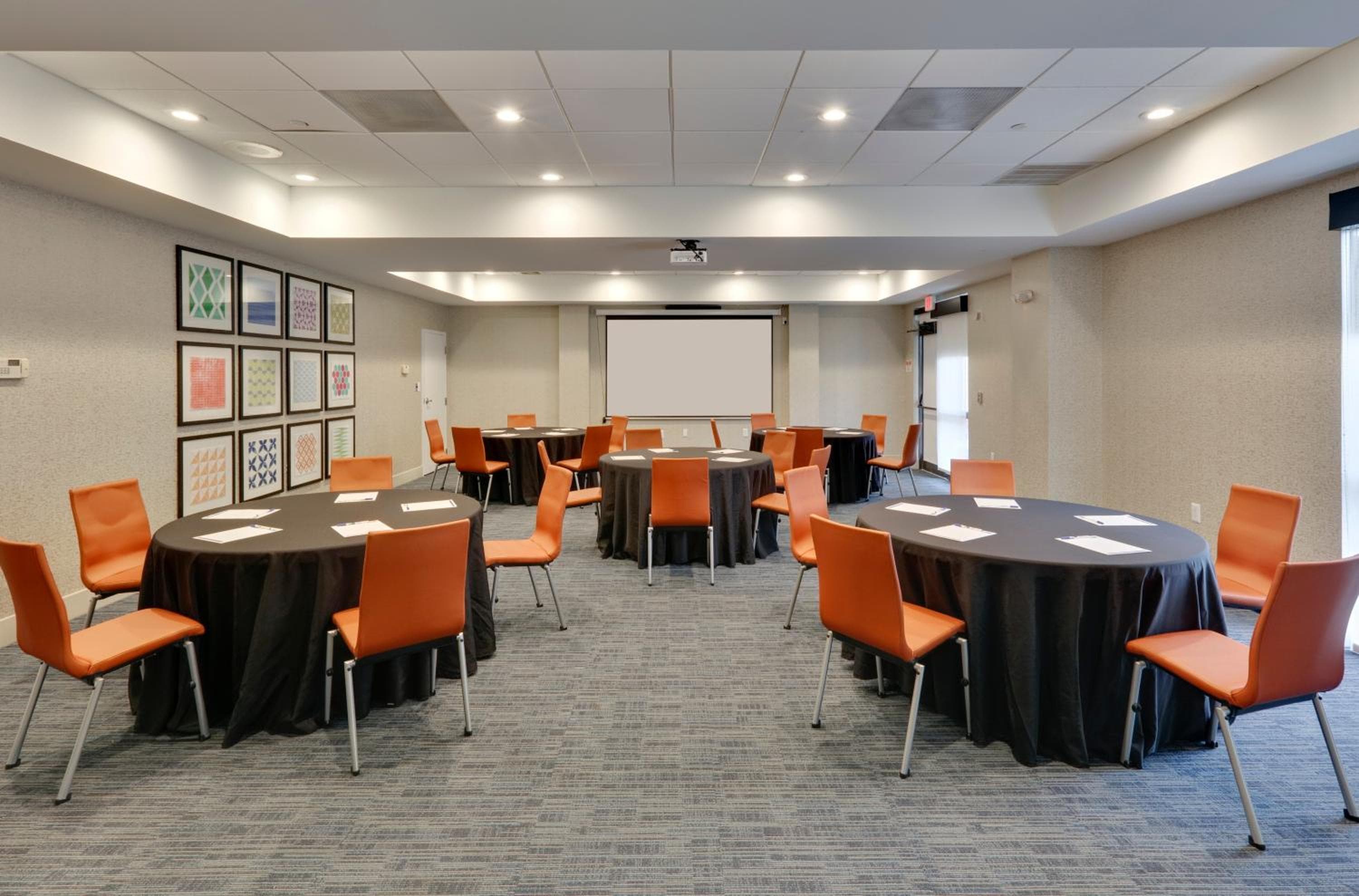 Holiday Inn Express & Suites Irving Conv Ctr - Las Colinas by IHG