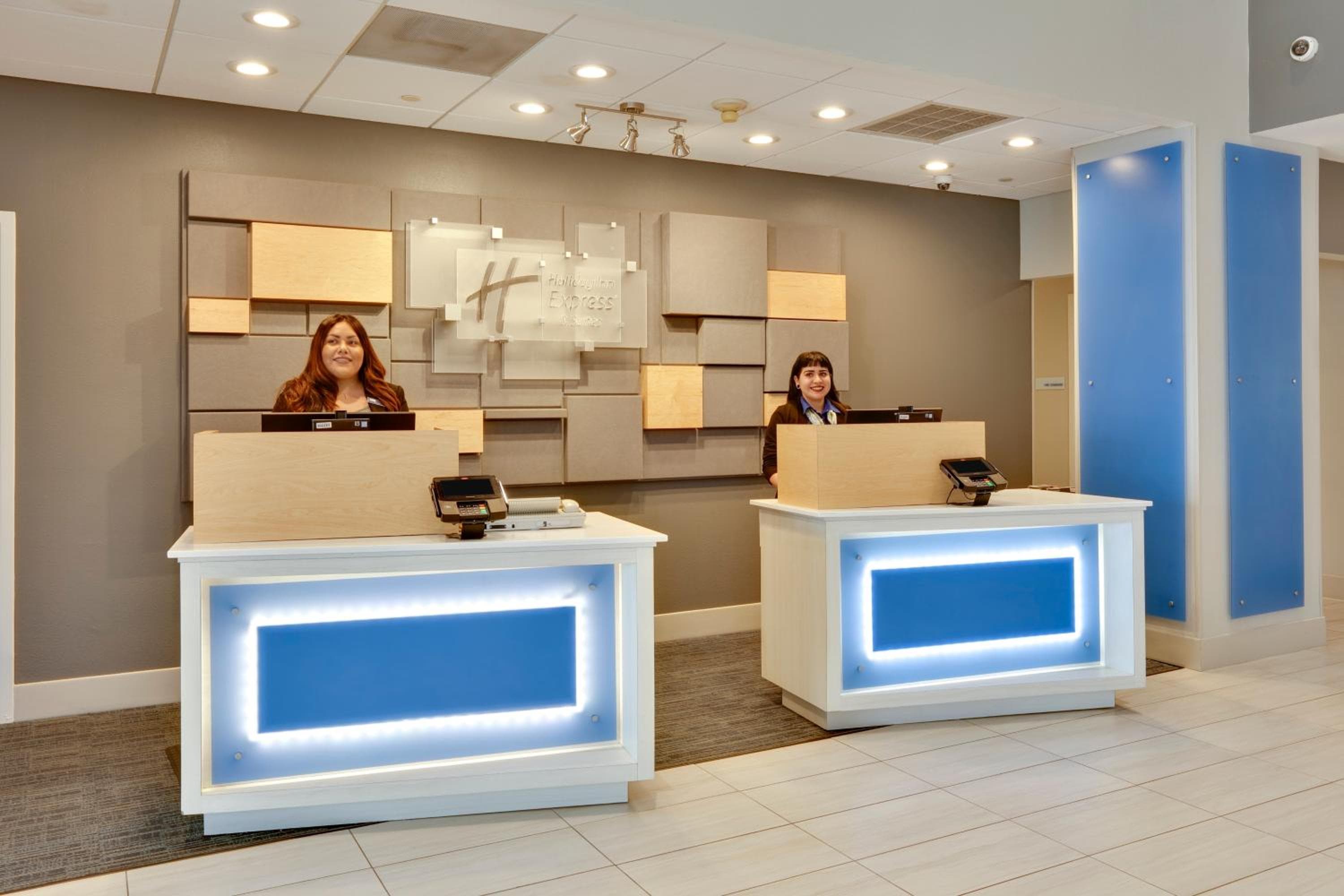Holiday Inn Express & Suites Irving Conv Ctr - Las Colinas by IHG