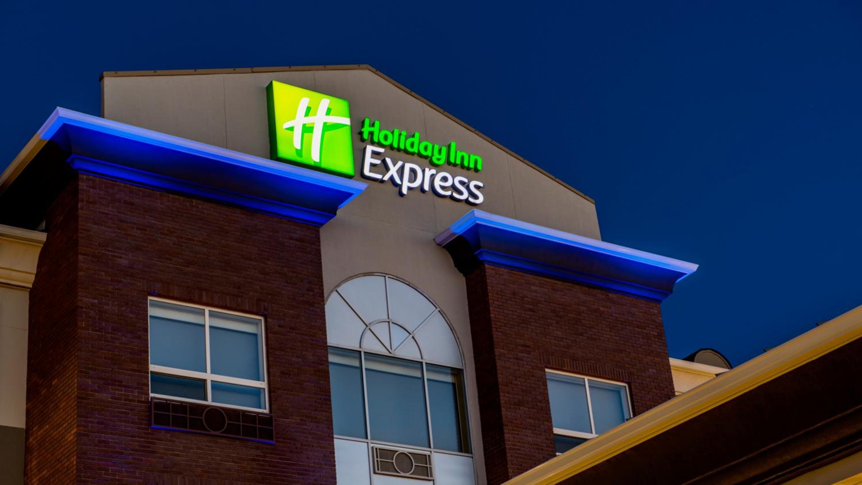 Holiday Inn Express Airdrie by IHG