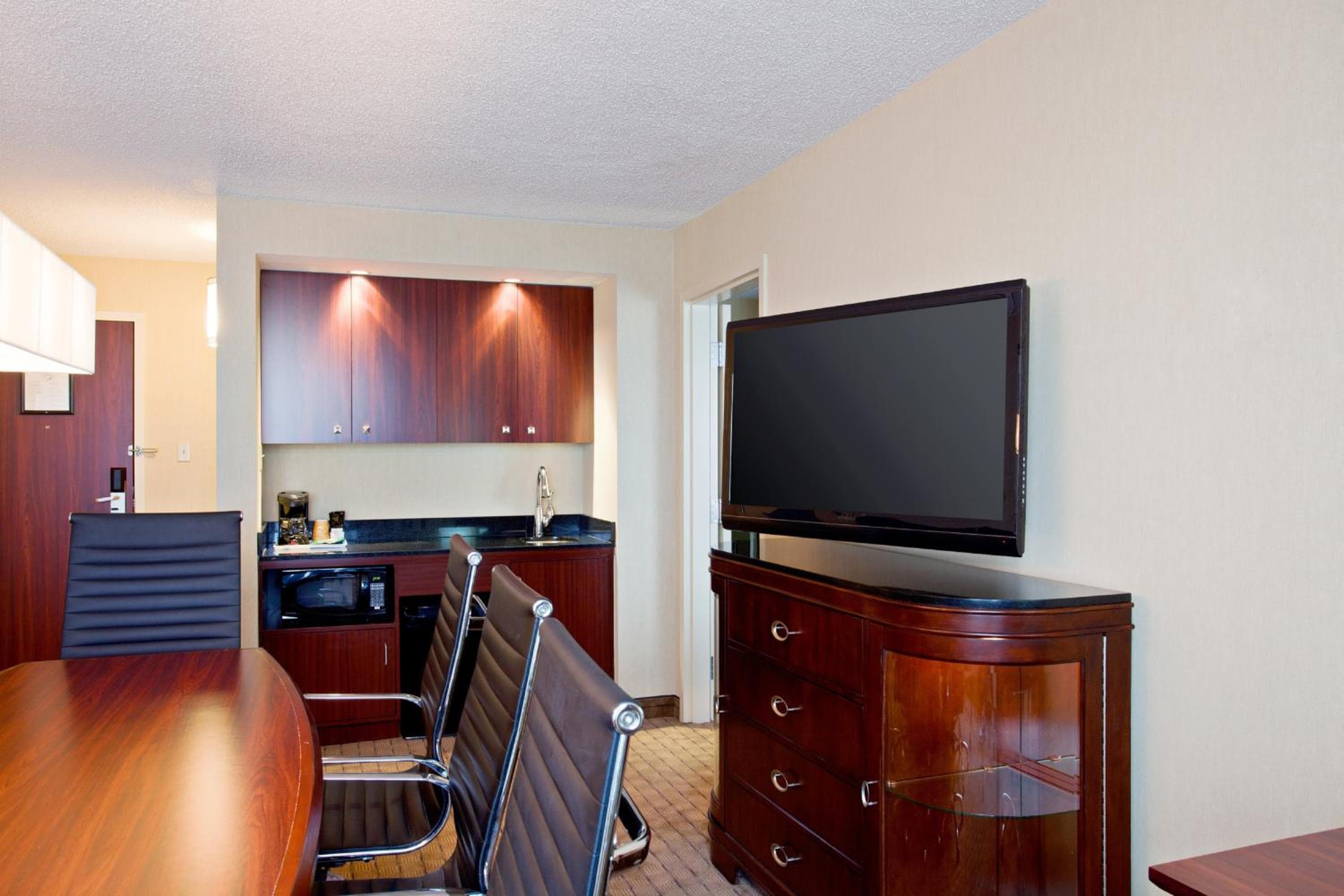 Holiday Inn & Suites Winnipeg Downtown by IHG