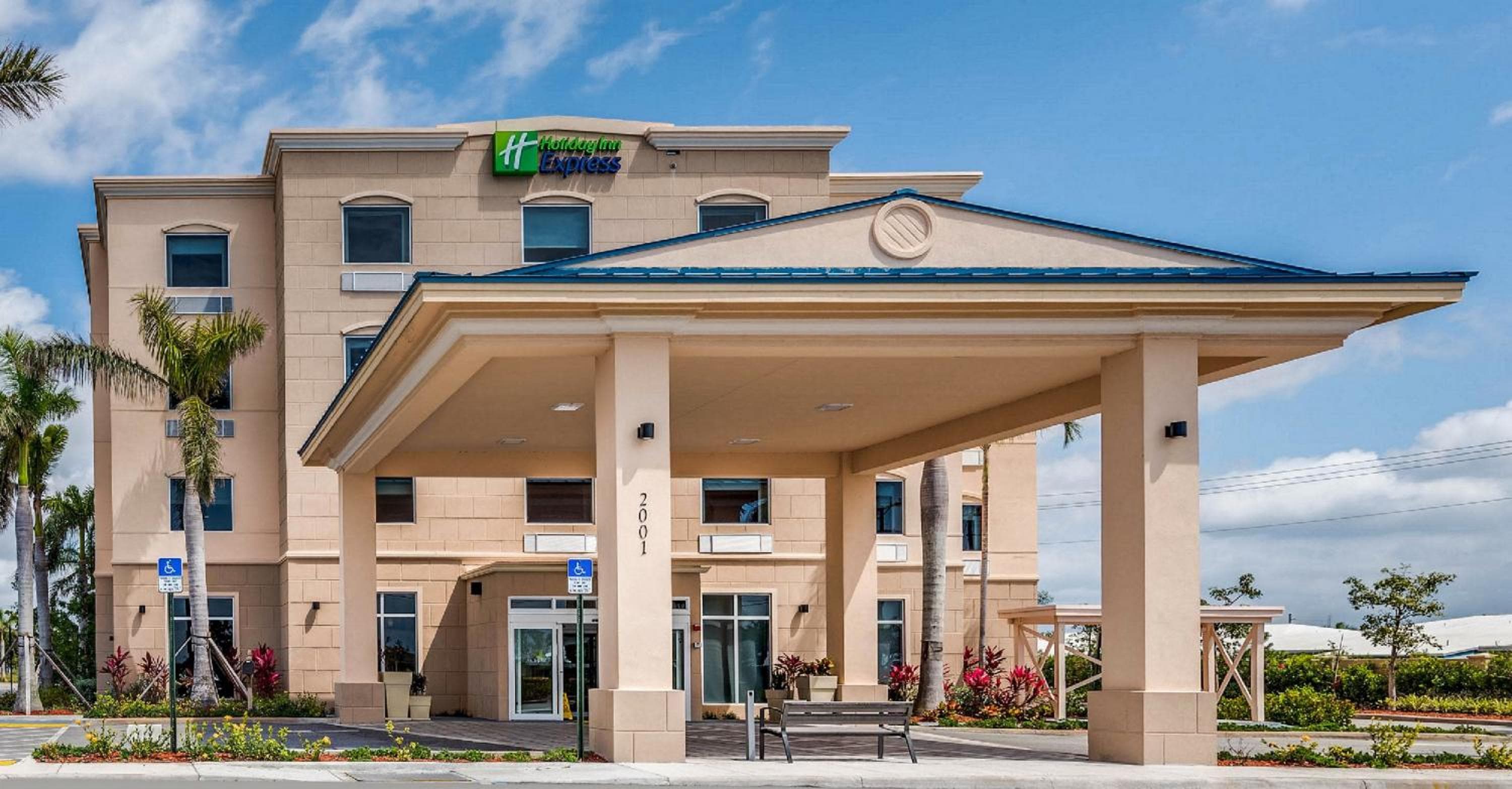 Holiday Inn Express & Suites Boynton Beach by IHG