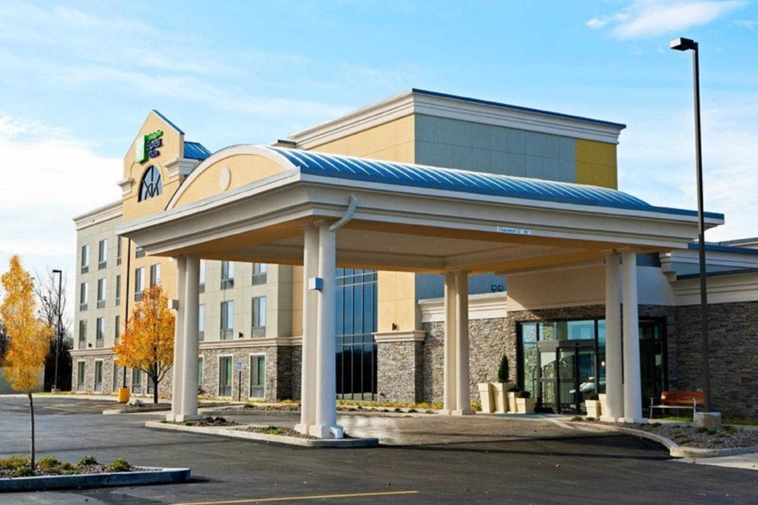 Holiday Inn Express and Suites Batavia by IHG