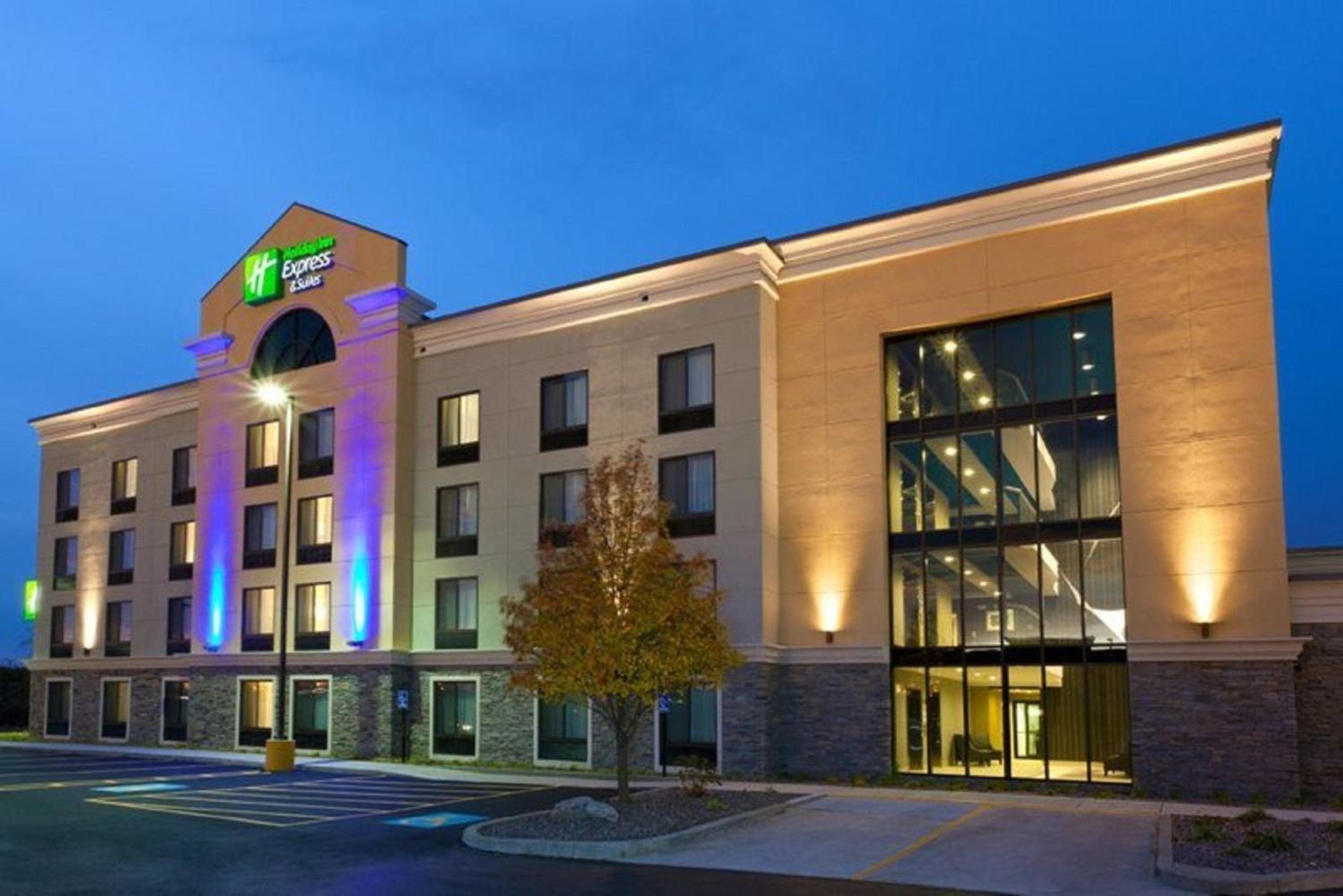 Holiday Inn Express and Suites Batavia by IHG