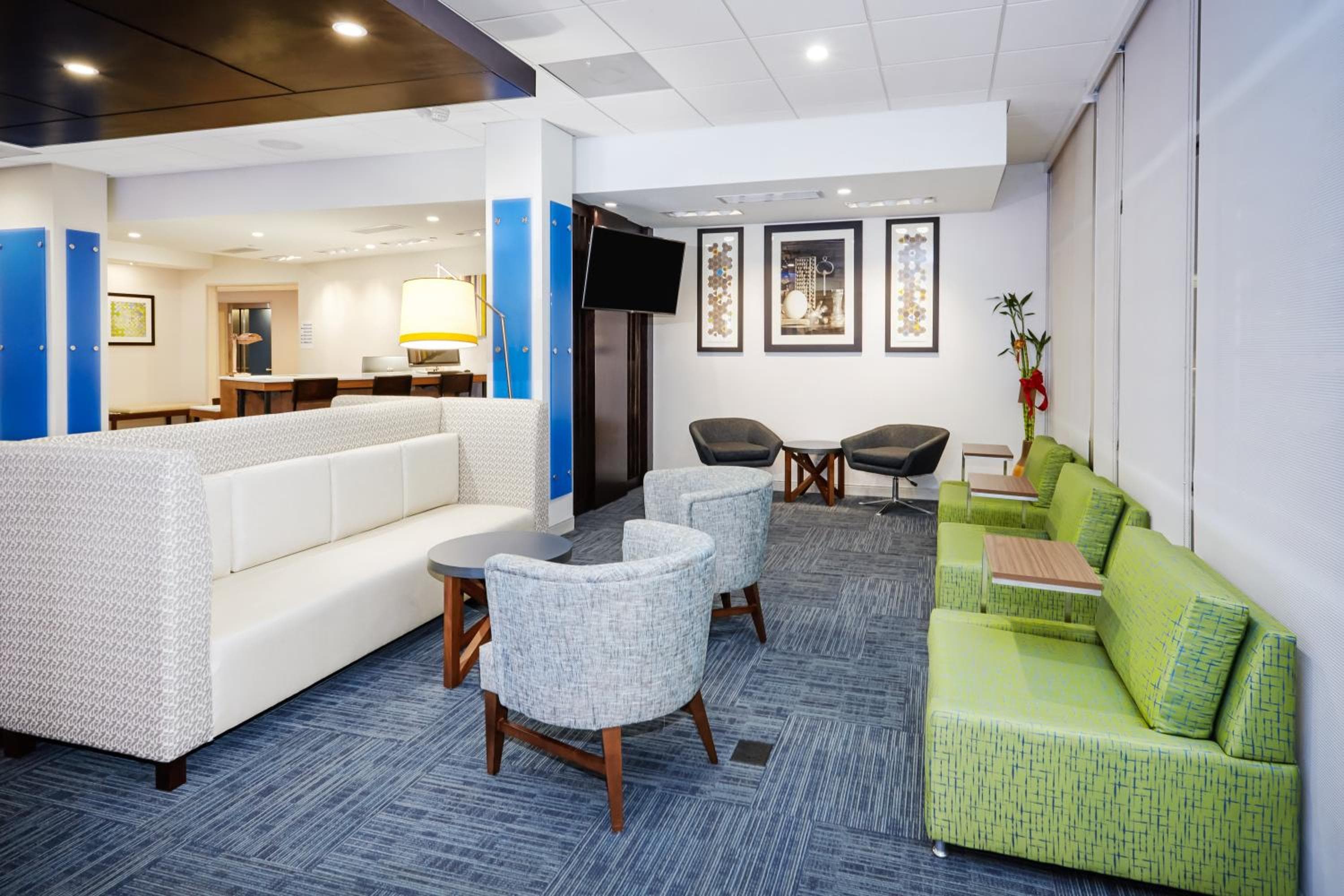 Holiday Inn Express & Suites Chicago North Shore - Niles by IHG
