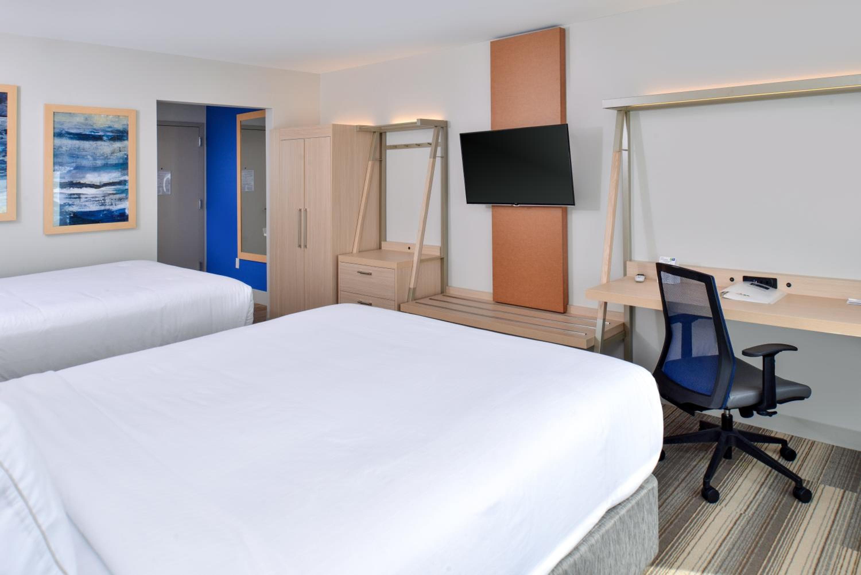 Holiday Inn Express & Suites Farmington Hills - Detroit by IHG