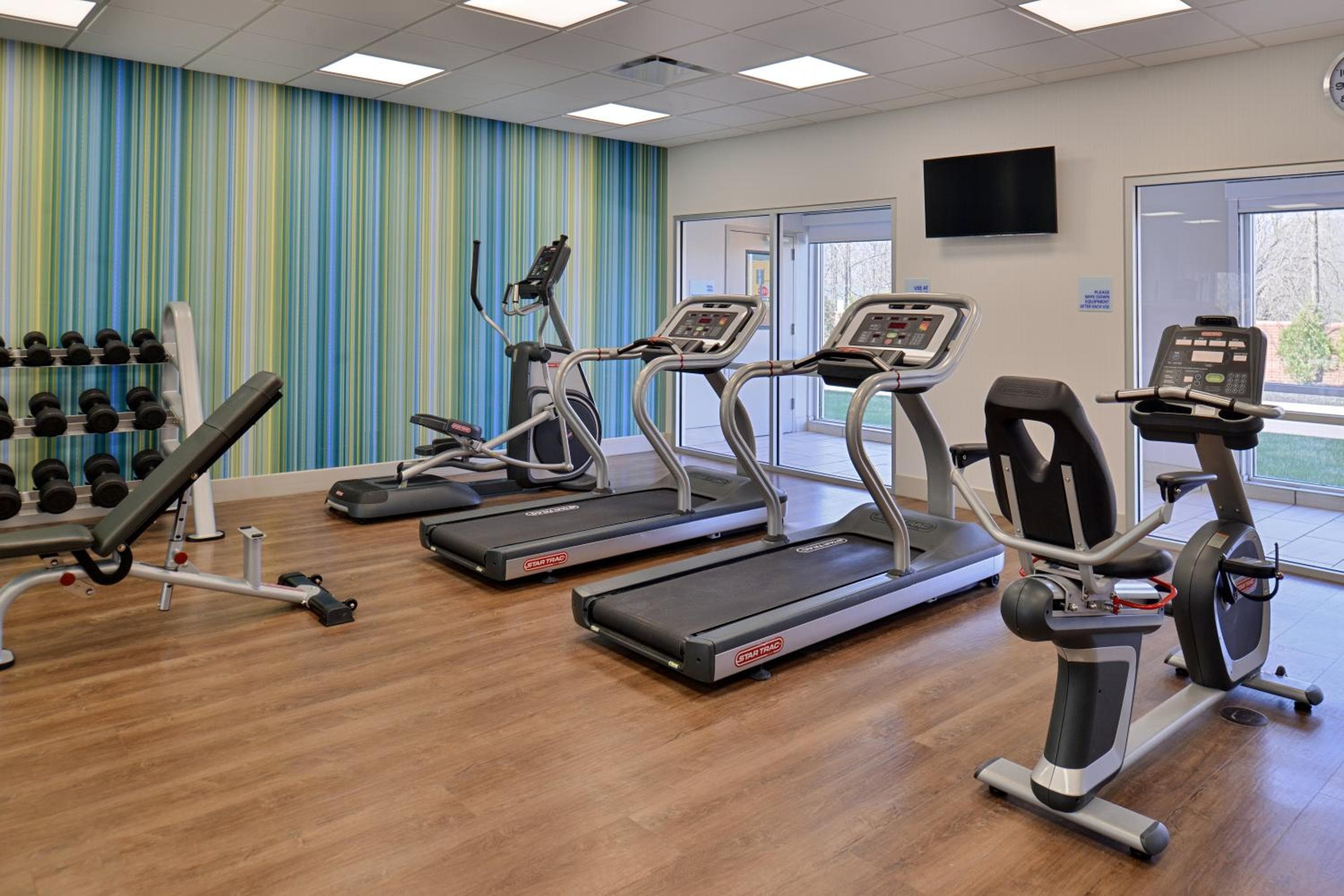 Holiday Inn Express & Suites Farmington Hills - Detroit by IHG