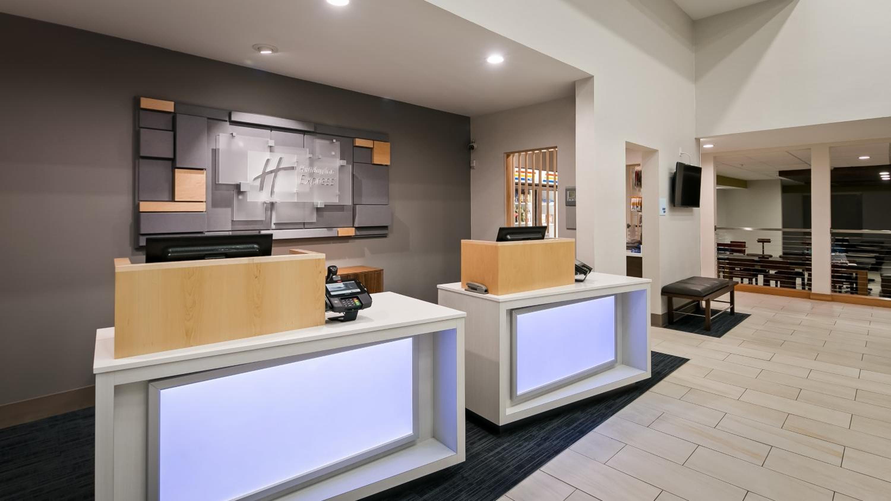 Holiday Inn Express Hotel & Suites Everett by IHG