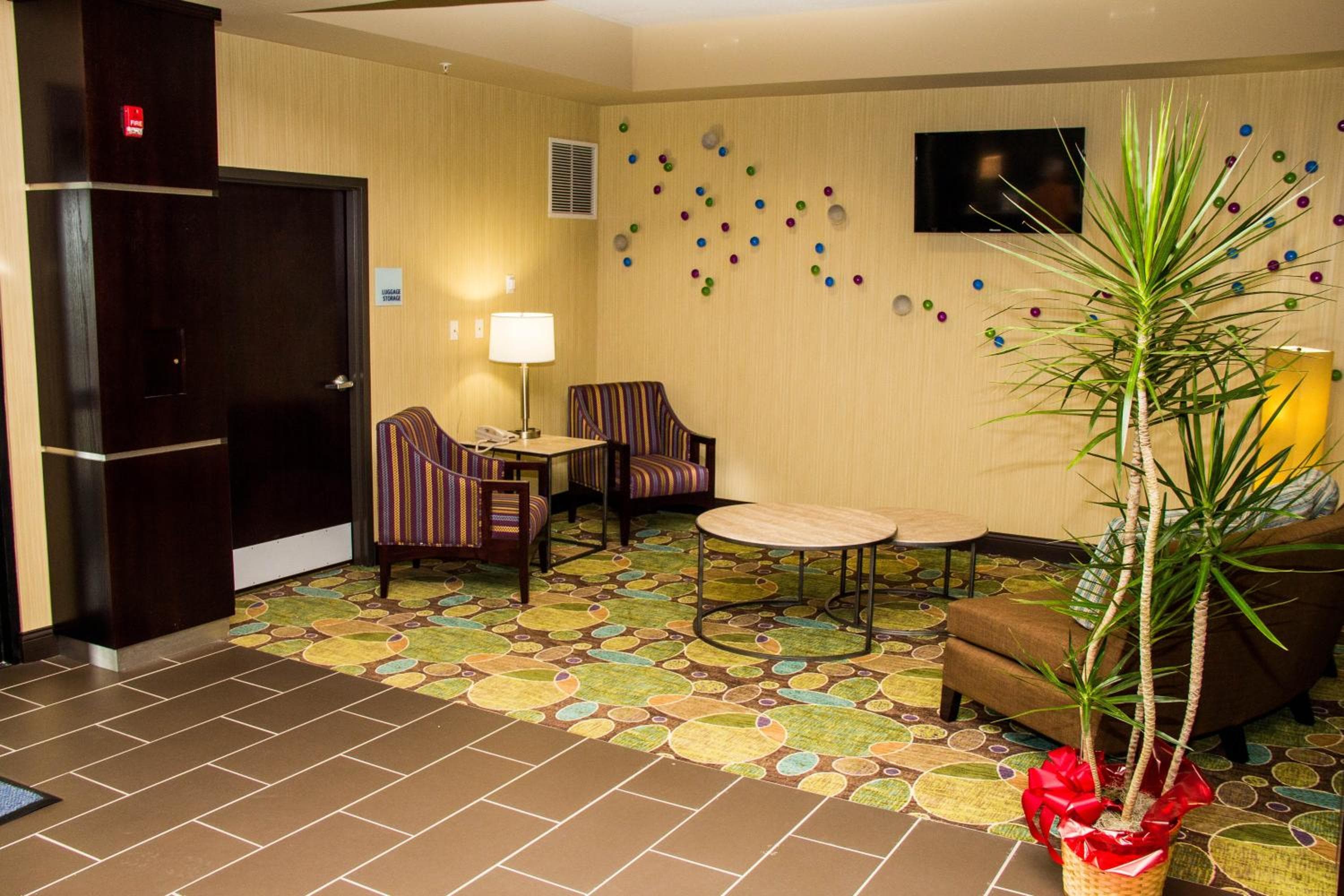 Holiday Inn Express and Suites Sikeston by IHG