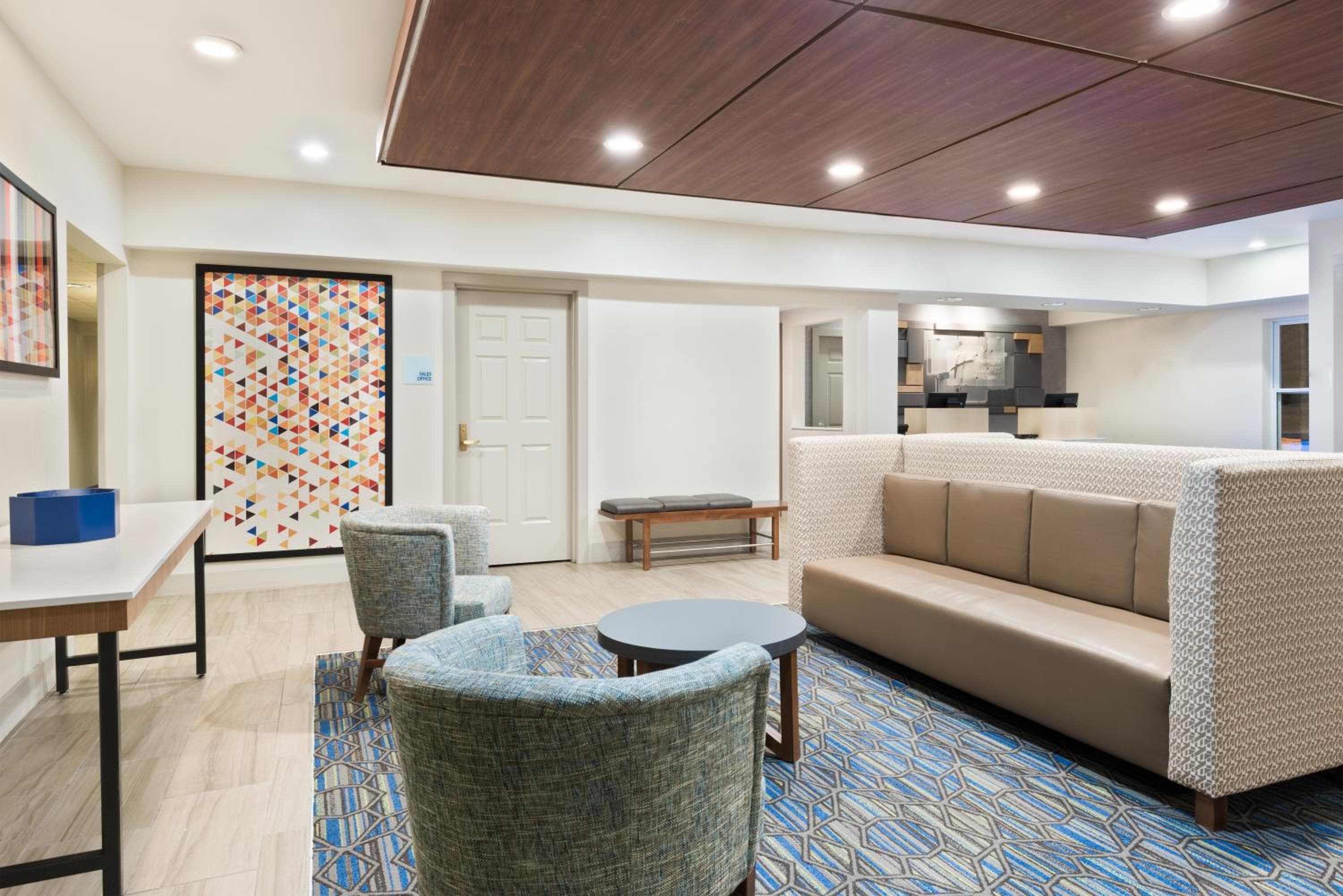 Holiday Inn Express & Suites - Columbus Airport East by IHG