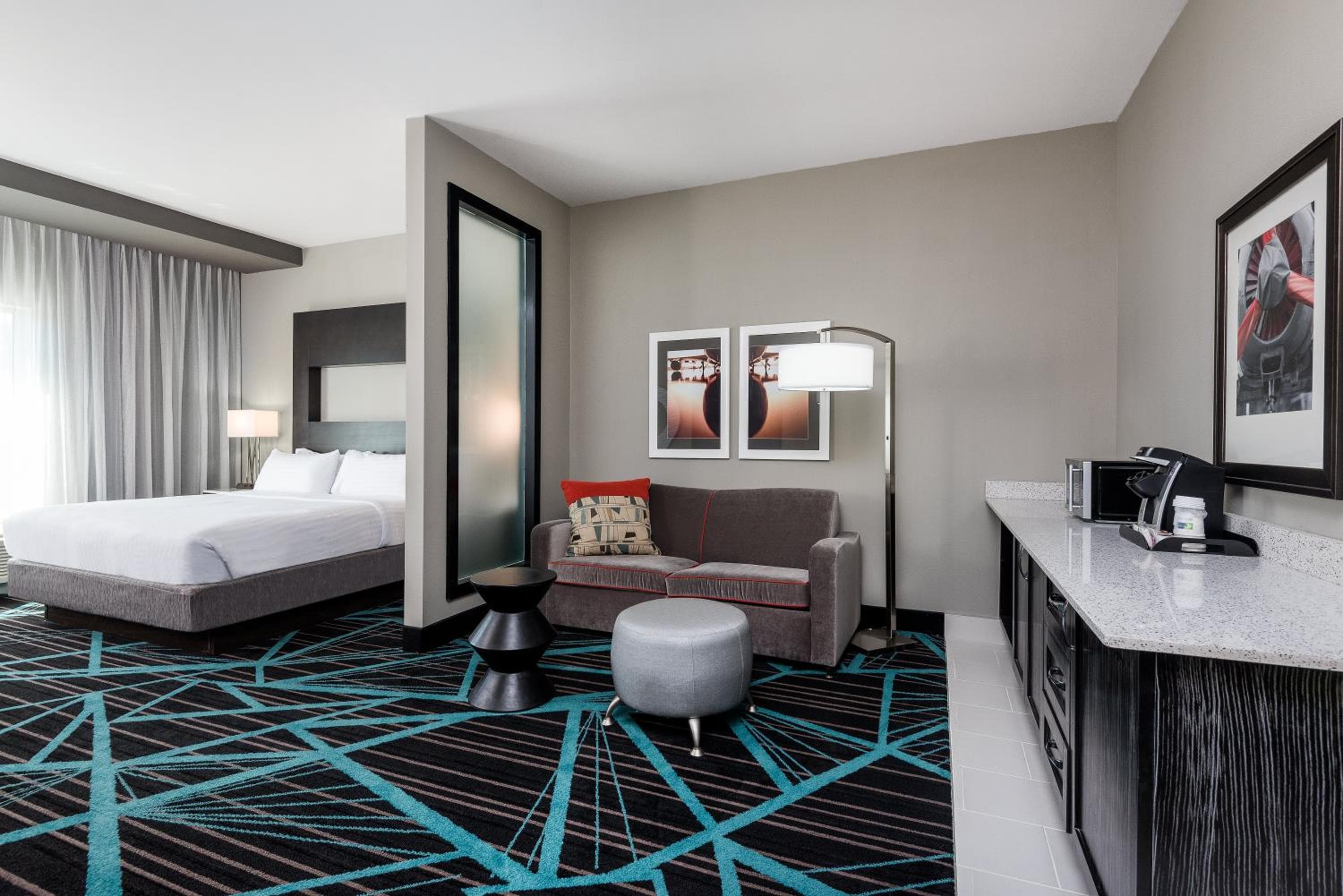 Holiday Inn Express & Suites - Charlotte Airport by IHG