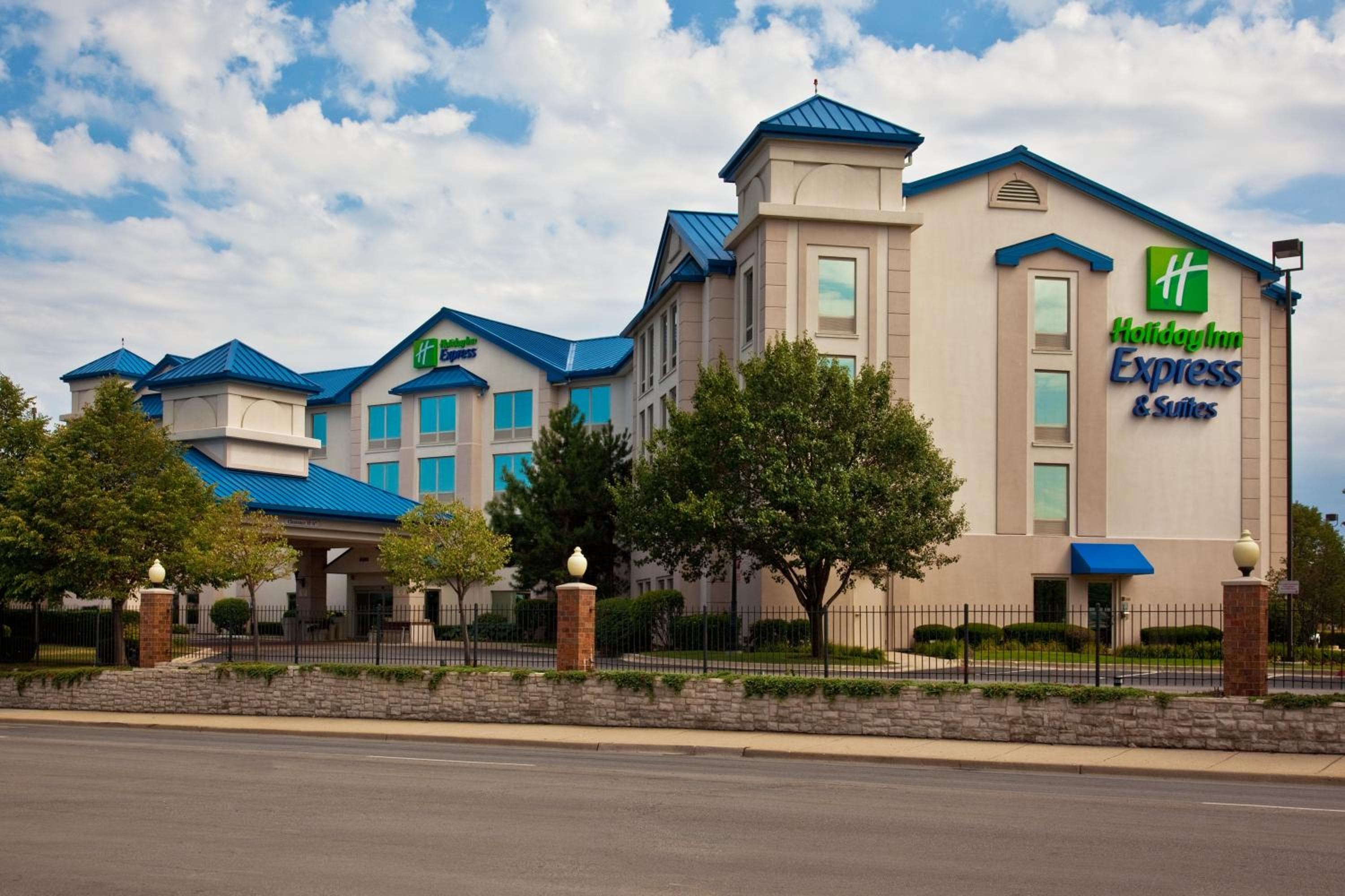 Holiday Inn Express & Suites Chicago-Midway Airport by IHG