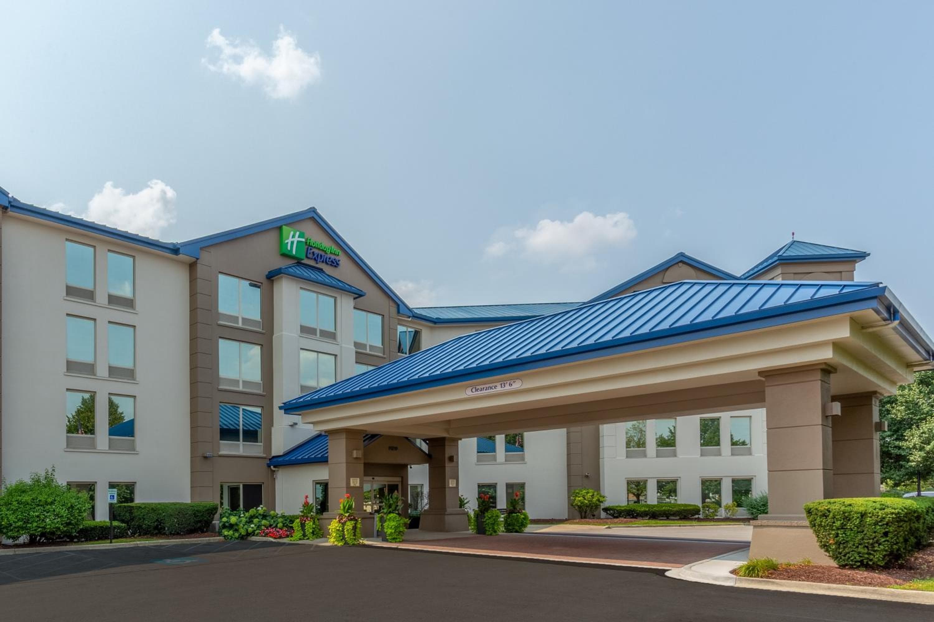 Holiday Inn Express & Suites Chicago-Midway Airport by IHG