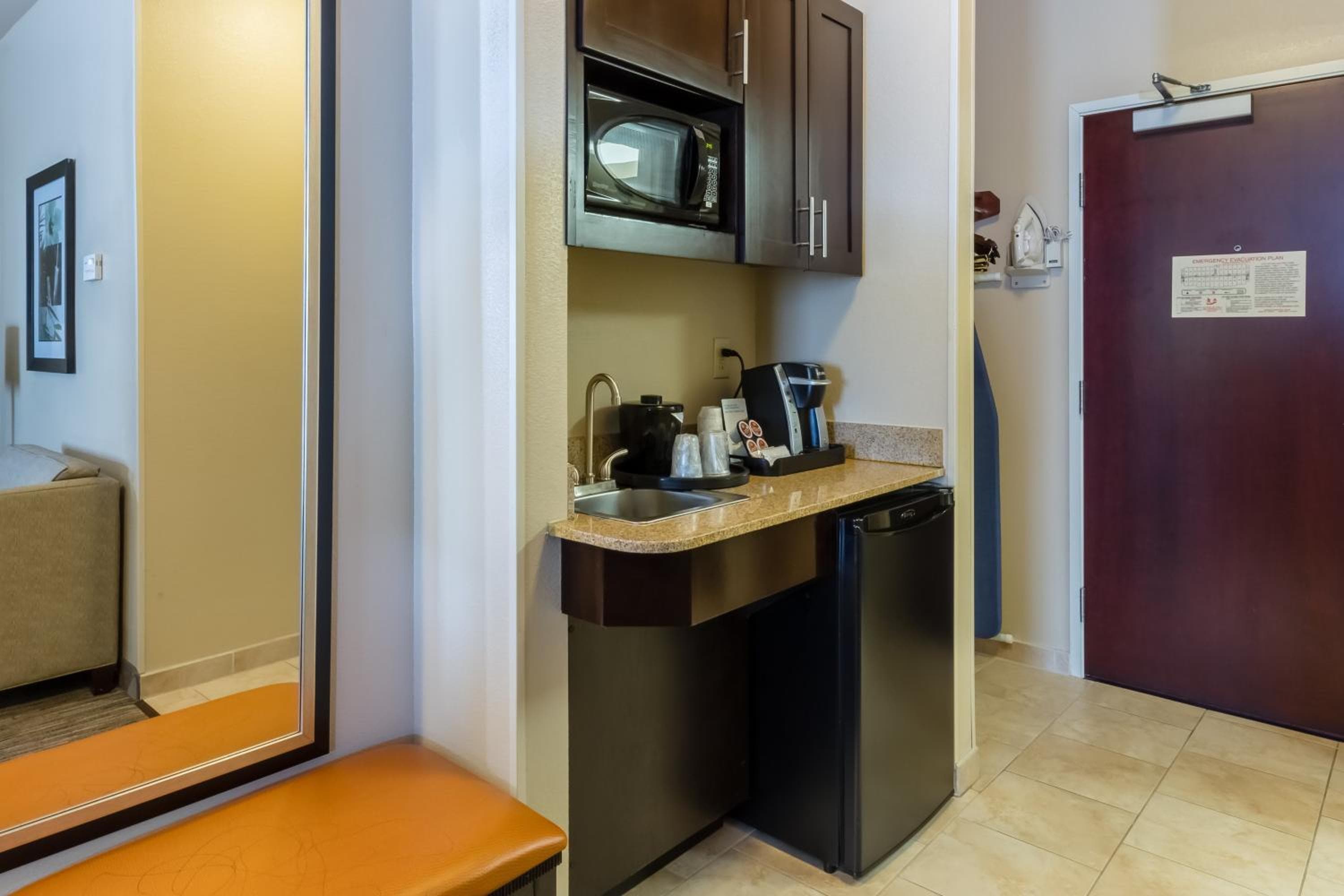 Holiday Inn Express Hotel & Suites Dallas West by IHG