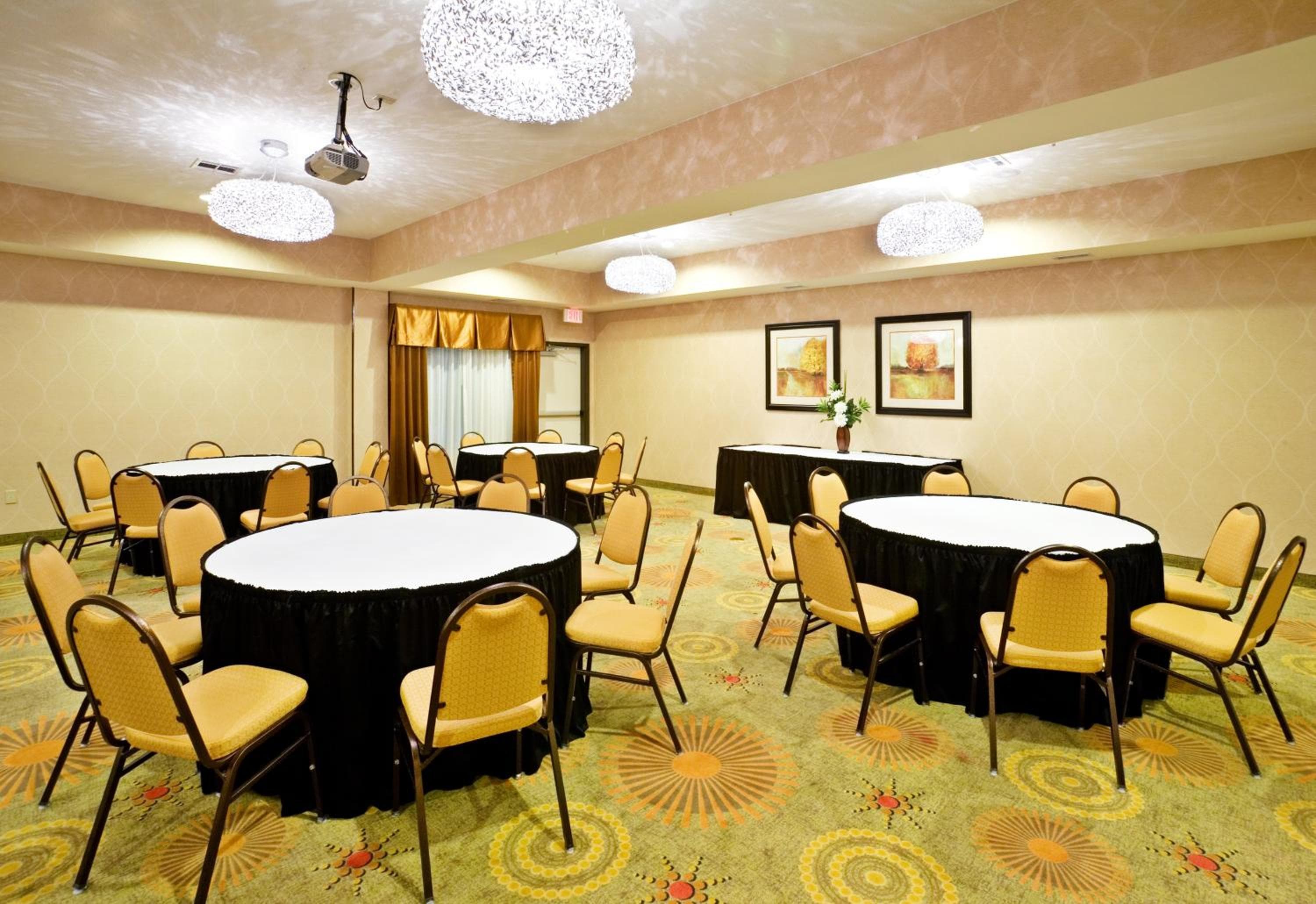 Holiday Inn Express & Suites Dallas East - Fair Park by IHG