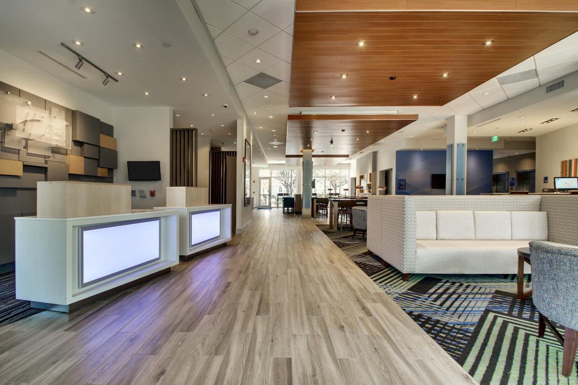 Holiday Inn Express & Suites Charleston NE Mt Pleasant US17 by IHG