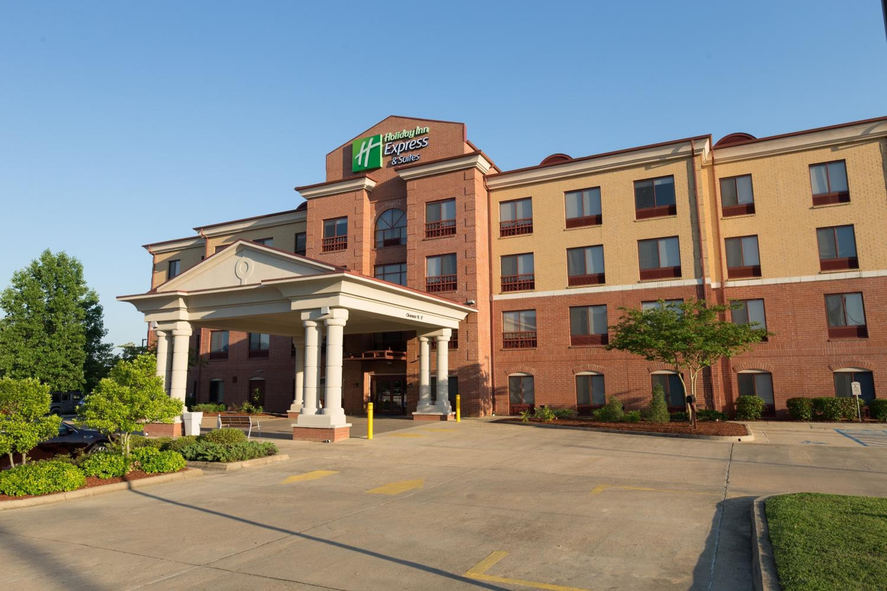 Holiday Inn Express Hotel & Suites Clinton by IHG