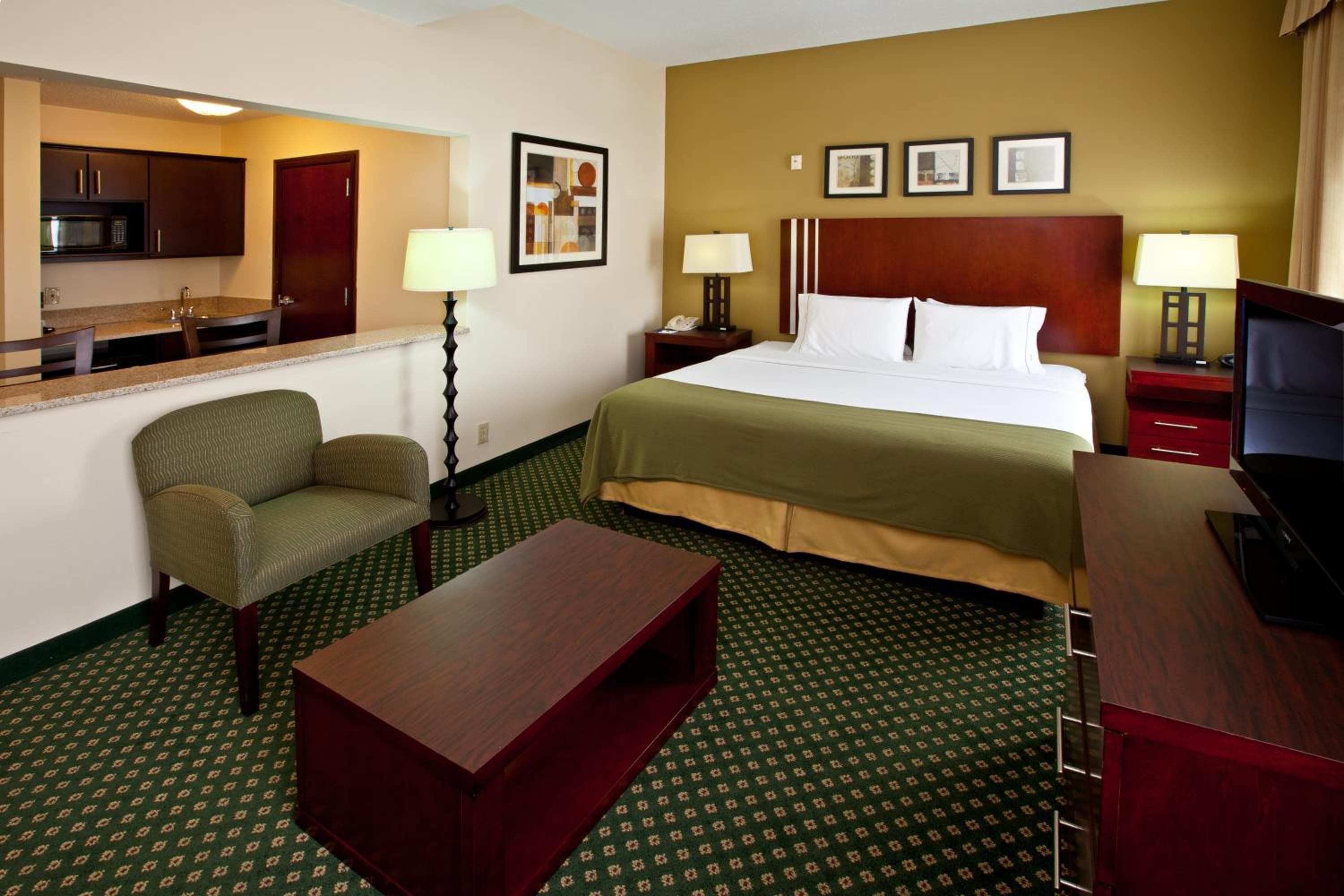 Holiday Inn Express & Suites Indianapolis - East by IHG