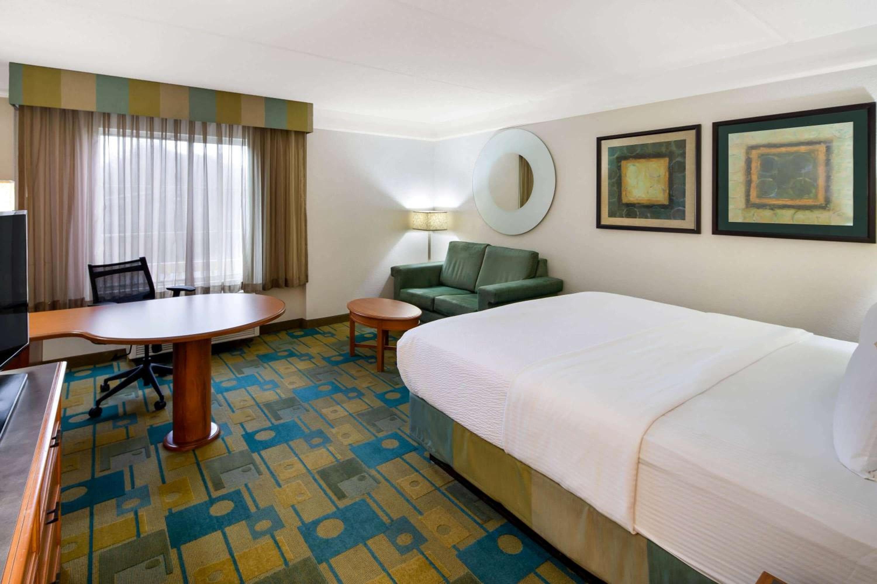 La Quinta by Wyndham Haywood Mall-Near Greenville Downtown