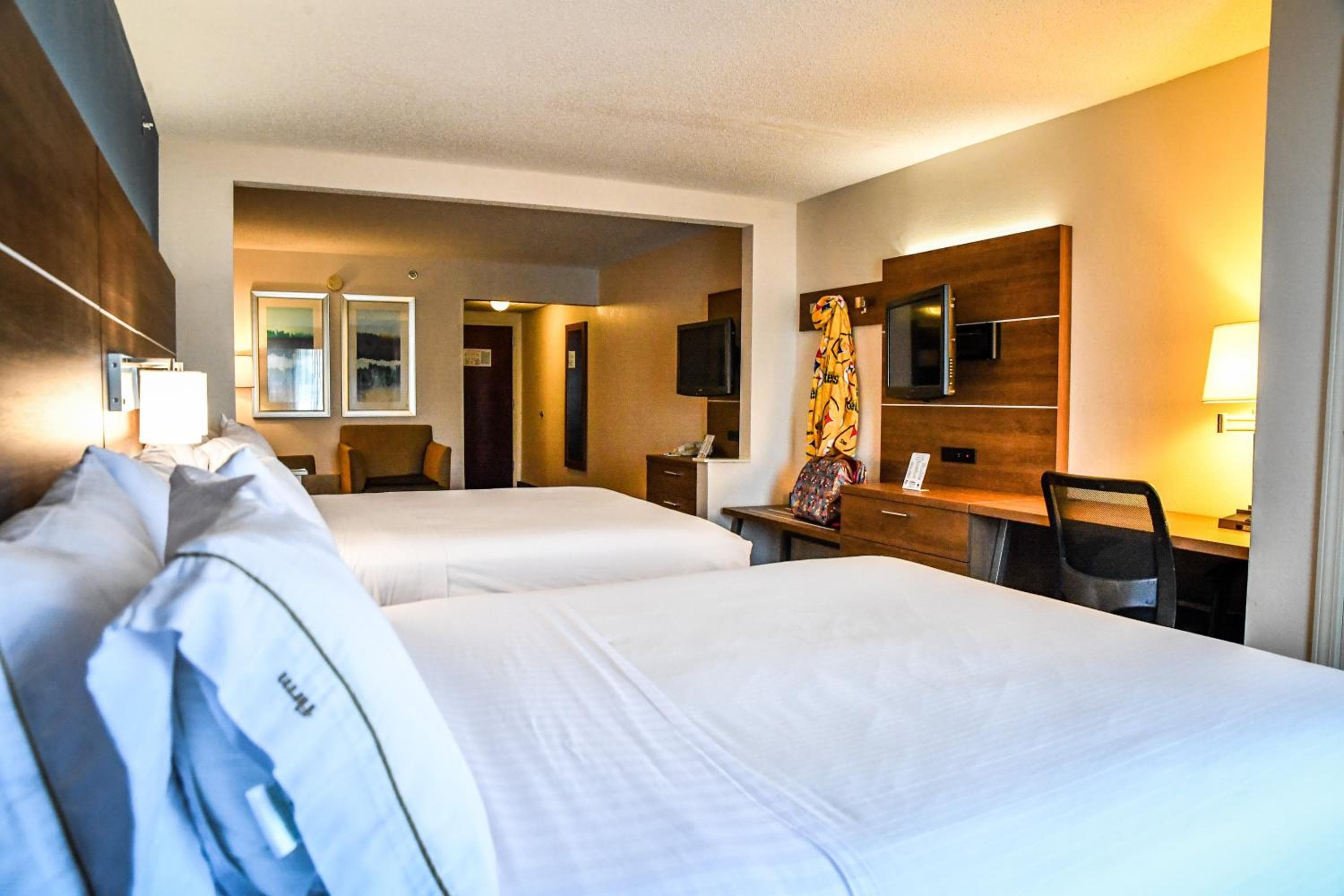 Holiday Inn Express Hotel & Suites - Concord by IHG
