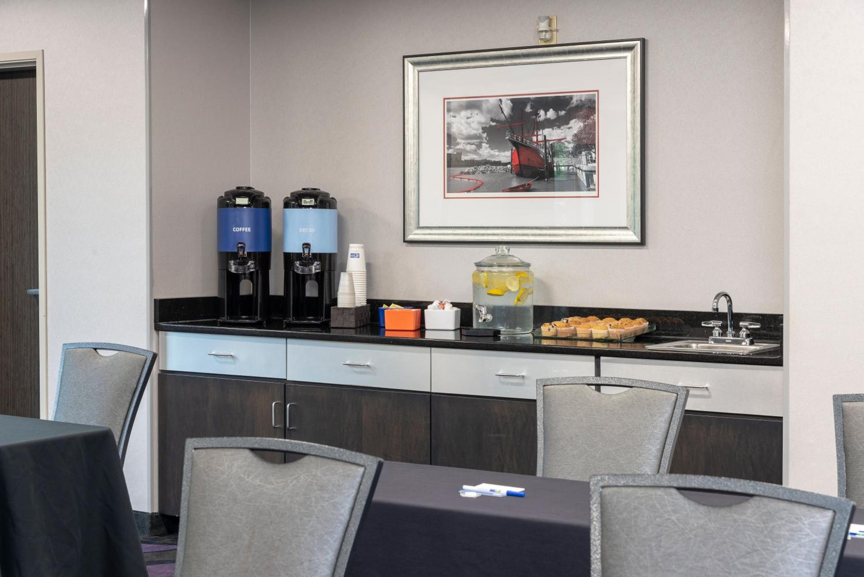 Holiday Inn Express & Suites Columbus - Polaris, an IHG Hotel