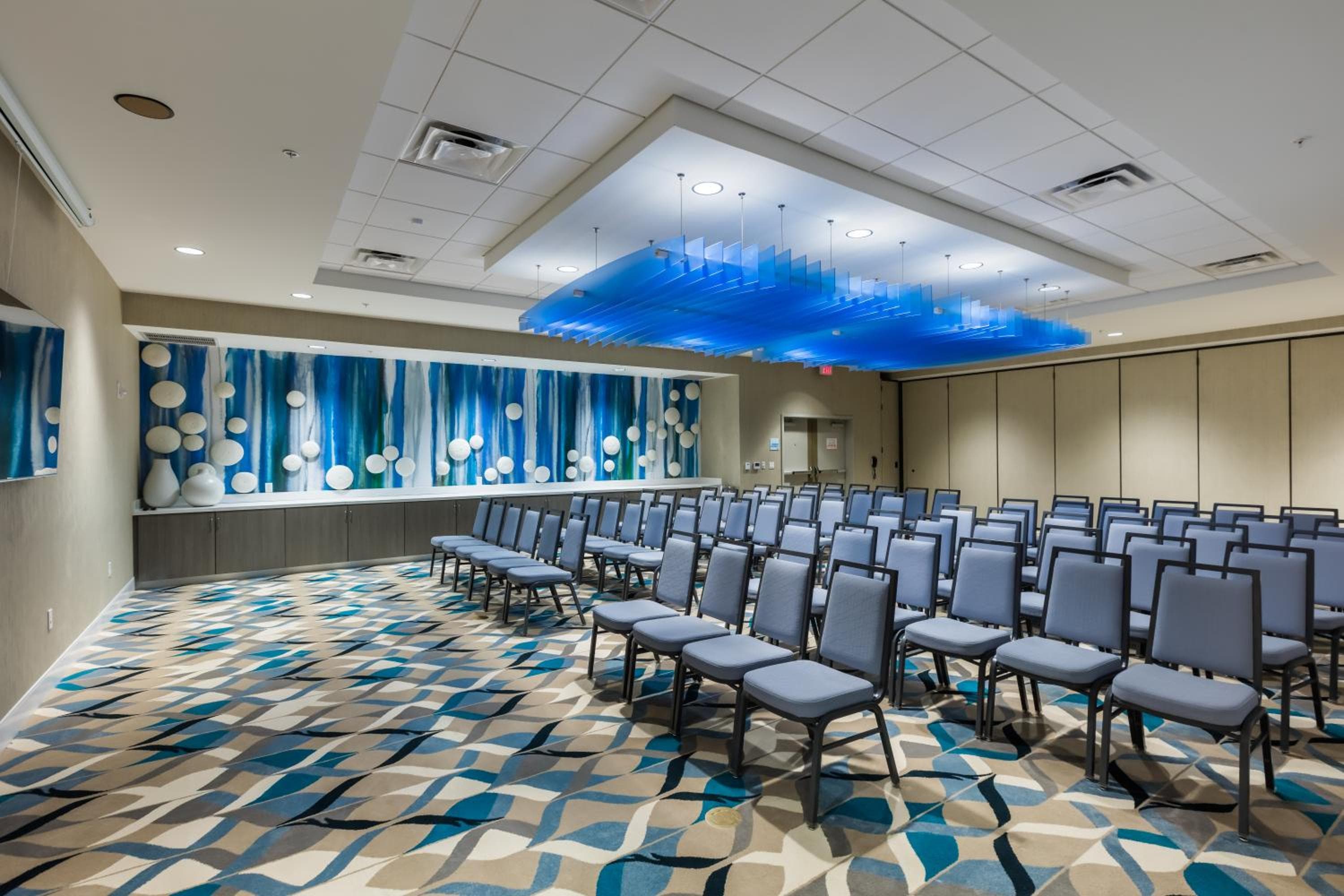 Holiday Inn Express & Suites Orlando At SeaWorld by IHG - With Free Shuttle Service to SeaWorld Parks