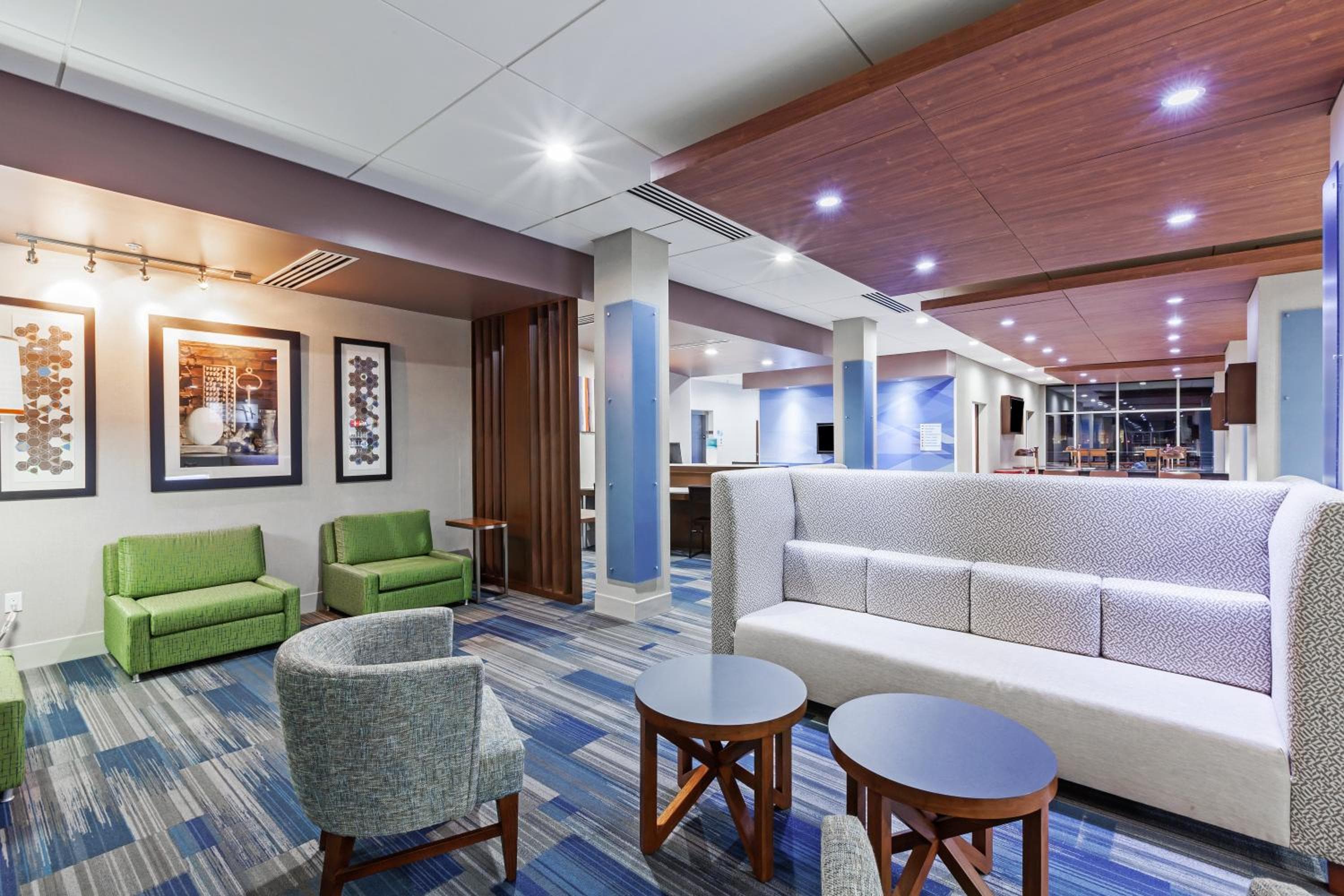 Holiday Inn Express & Suites Tulsa West - Sand Springs by IHG