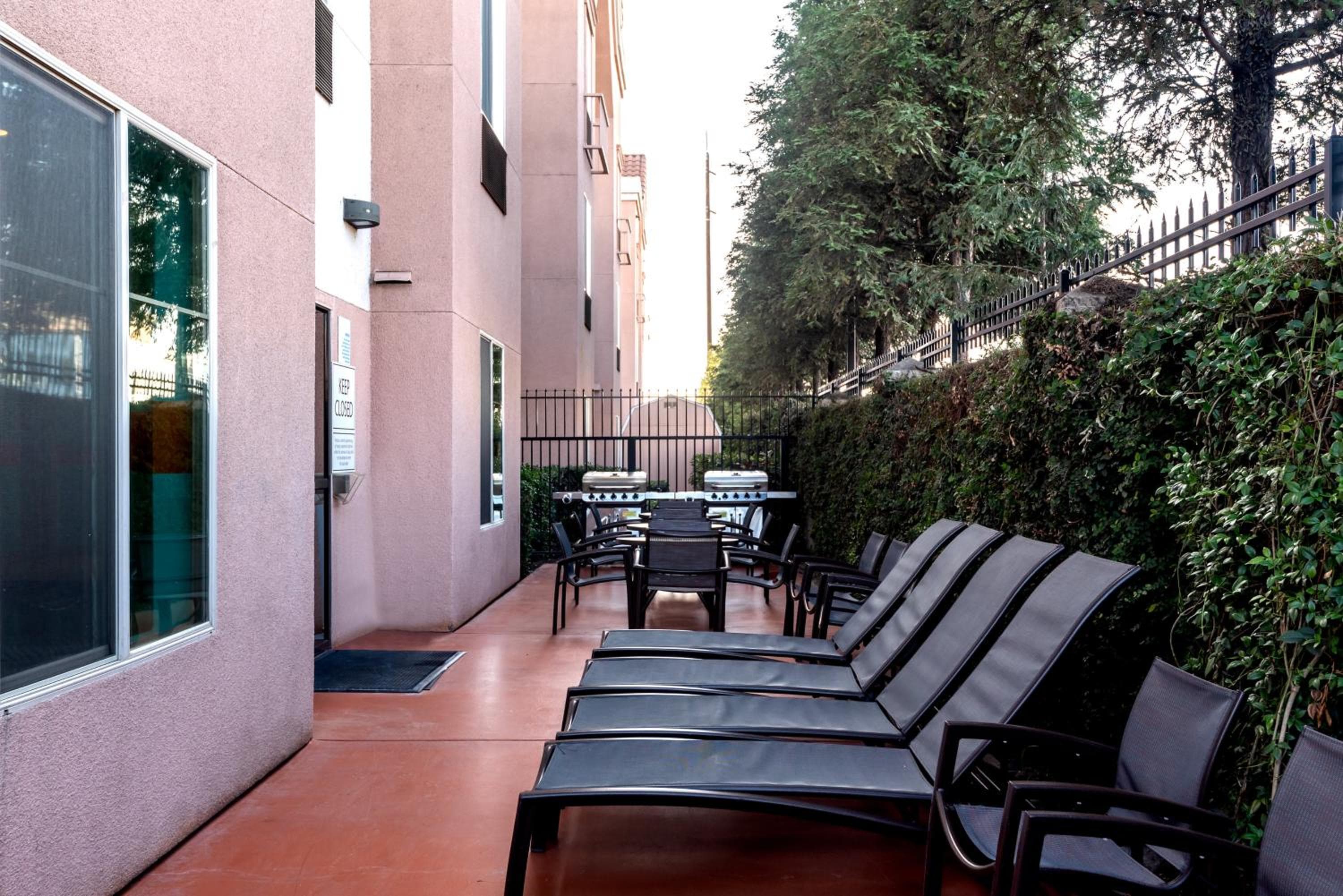 Holiday Inn Express & Suites Lathrop by IHG