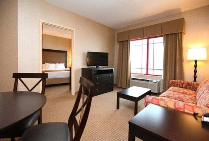 Holiday Inn Express & Suites - Olathe North by IHG