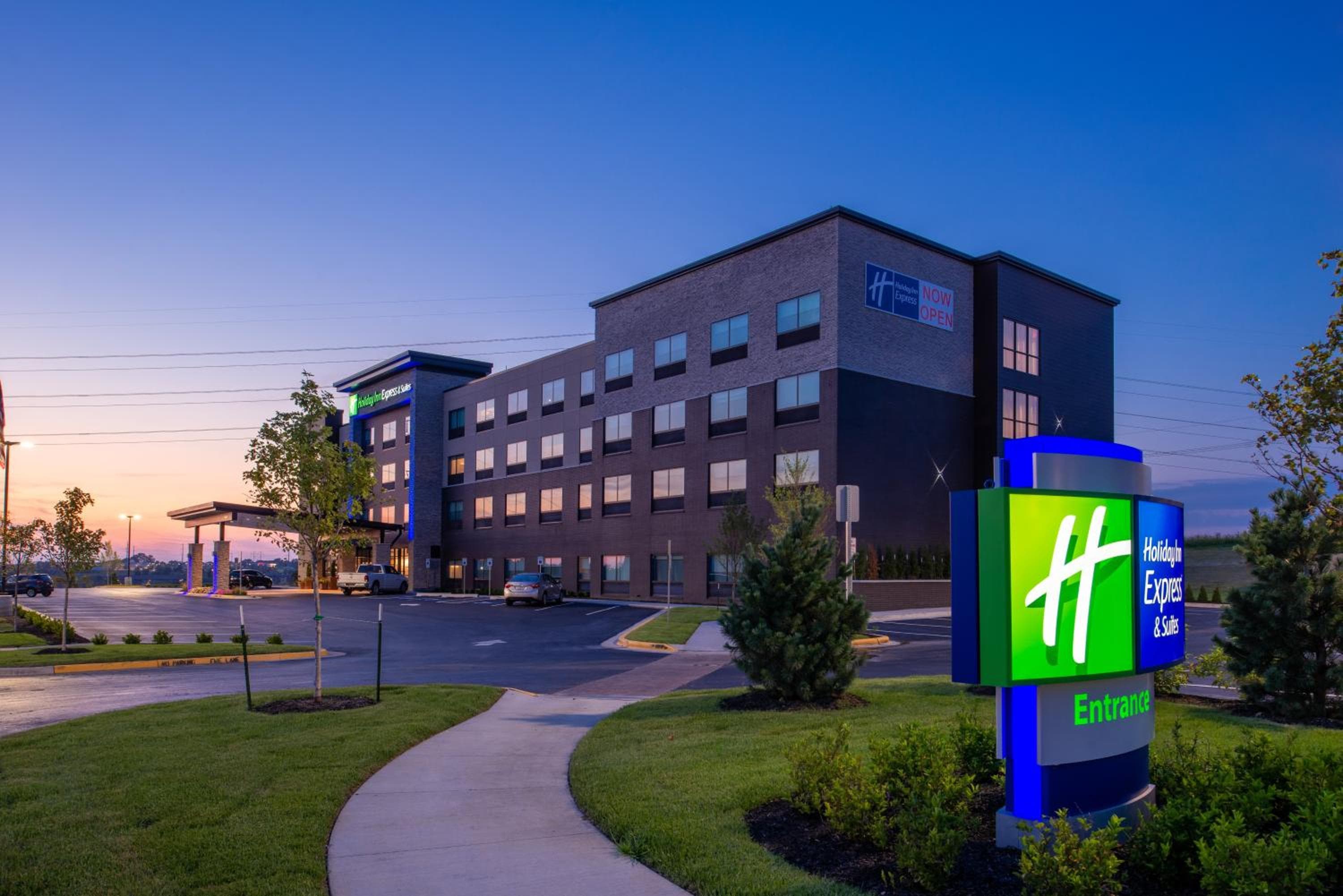 Holiday Inn Express & Suites - Olathe West by IHG