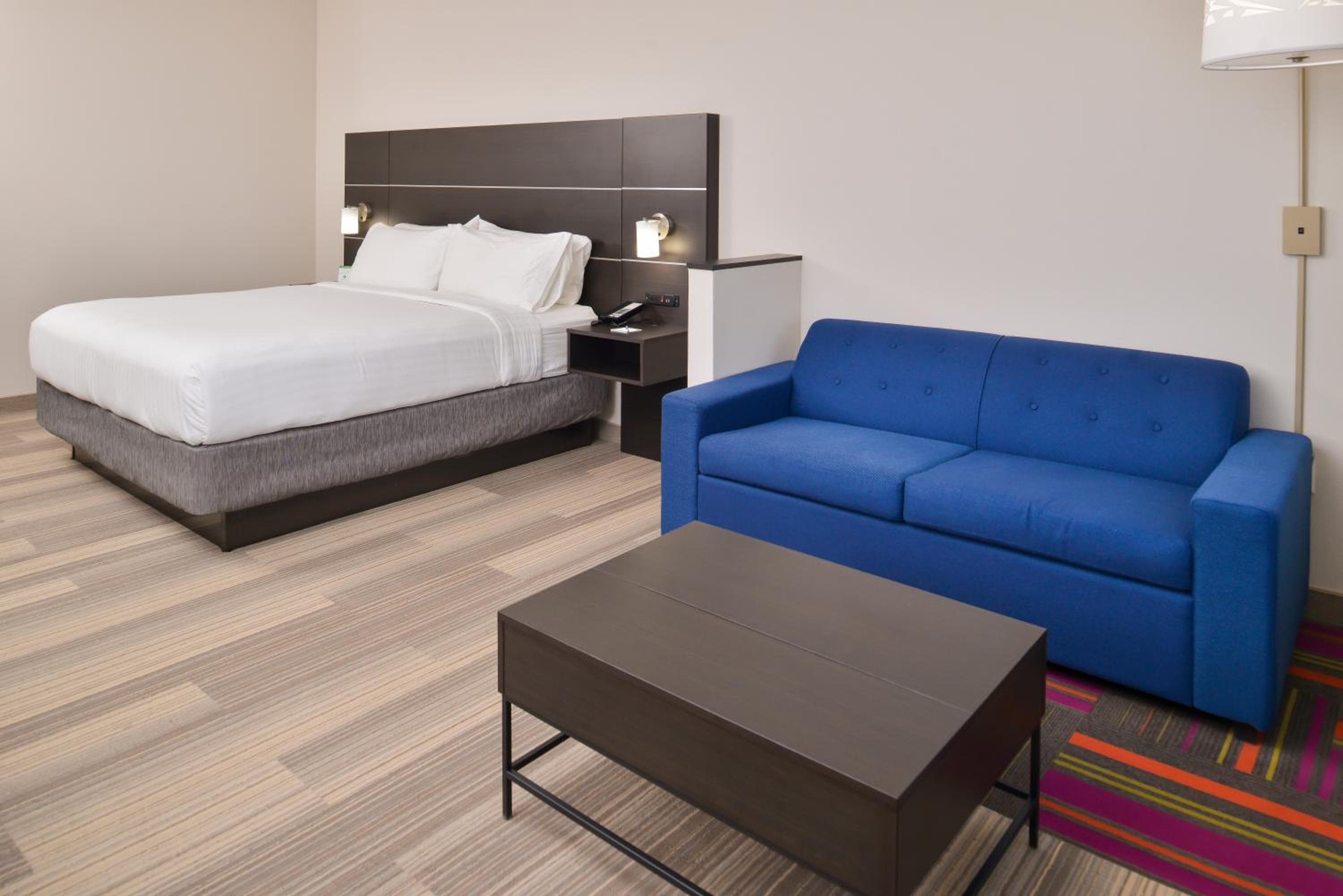 Holiday Inn Express & Suites - Kansas City - Lee's Summit by IHG