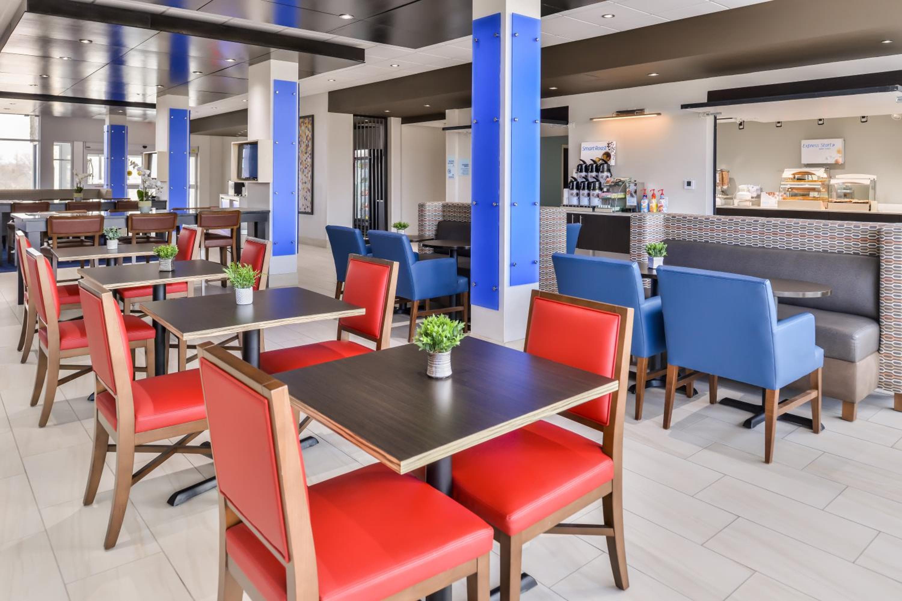 Holiday Inn Express & Suites - Kansas City - Lee's Summit by IHG