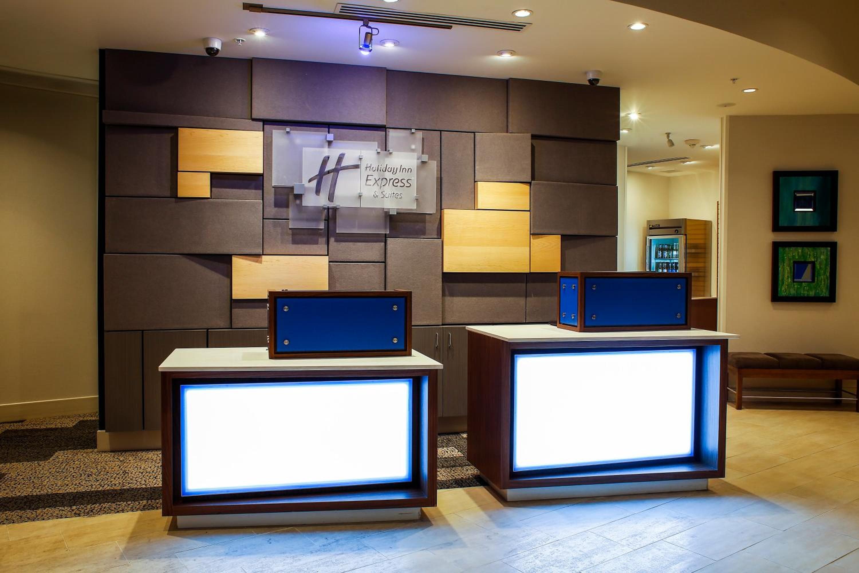 Holiday Inn Express & Suites Downtown Louisville by IHG