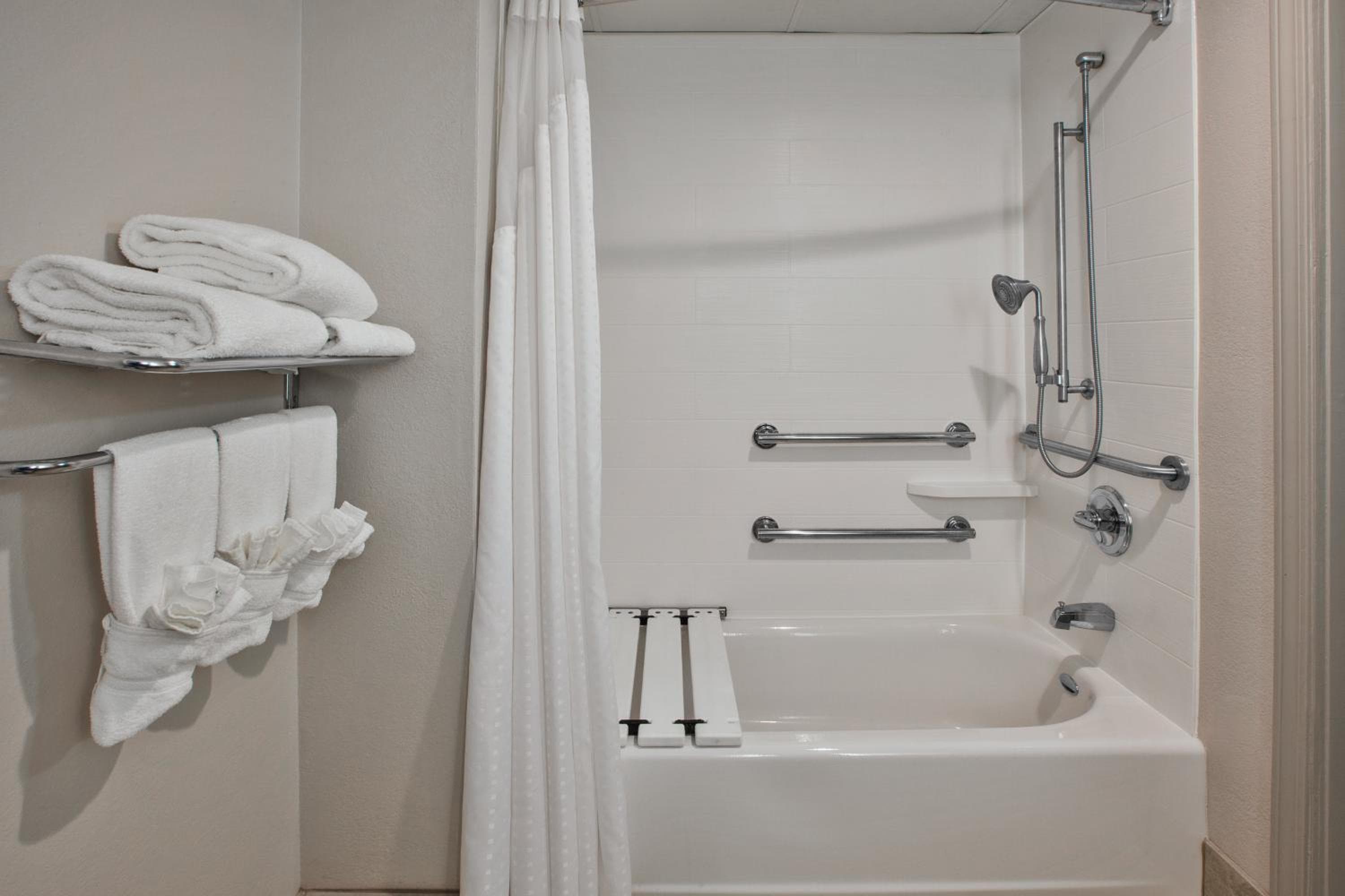 Holiday Inn Express Hotel & Suites Manchester Conference Center by IHG