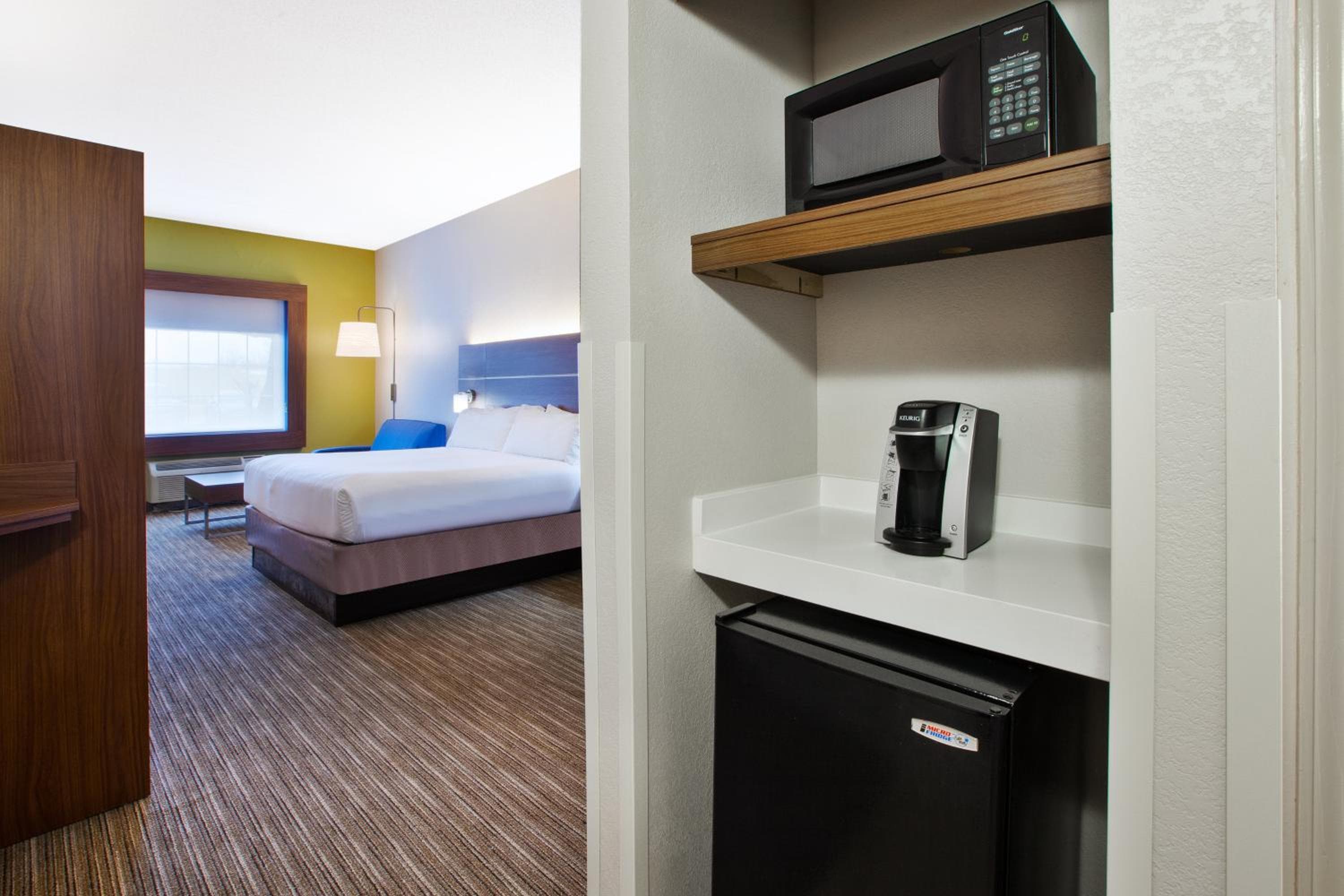 Holiday Inn Express Hotel & Suites Manchester Conference Center by IHG