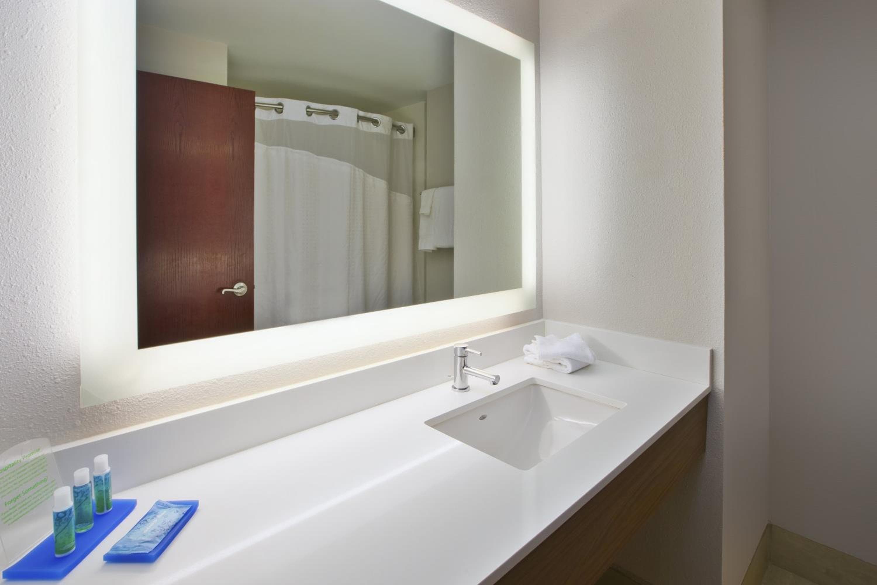 Holiday Inn Express Hotel & Suites Cincinnati Northeast-Milford by IHG