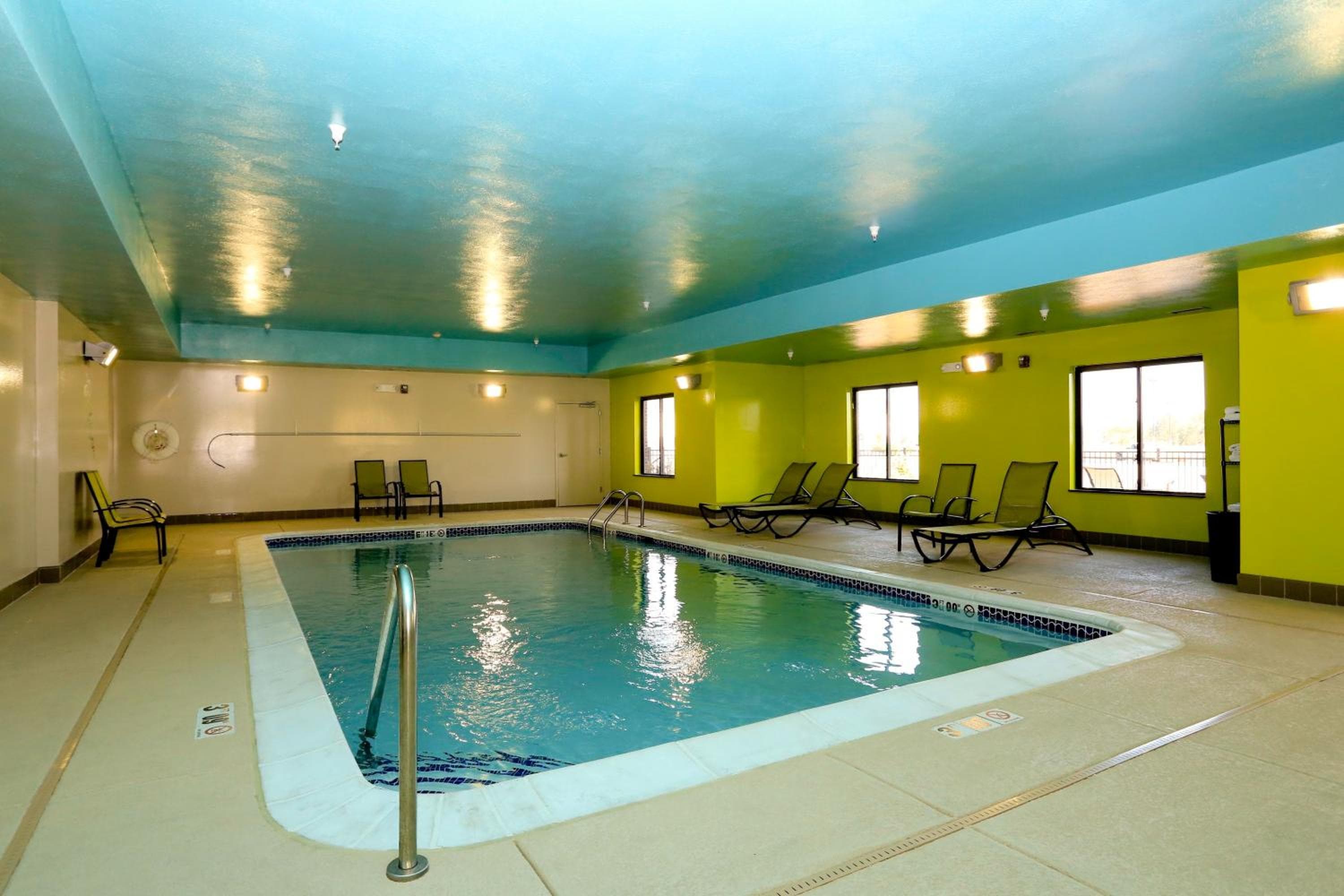 Holiday Inn Express & Suites Marion Northeast by IHG