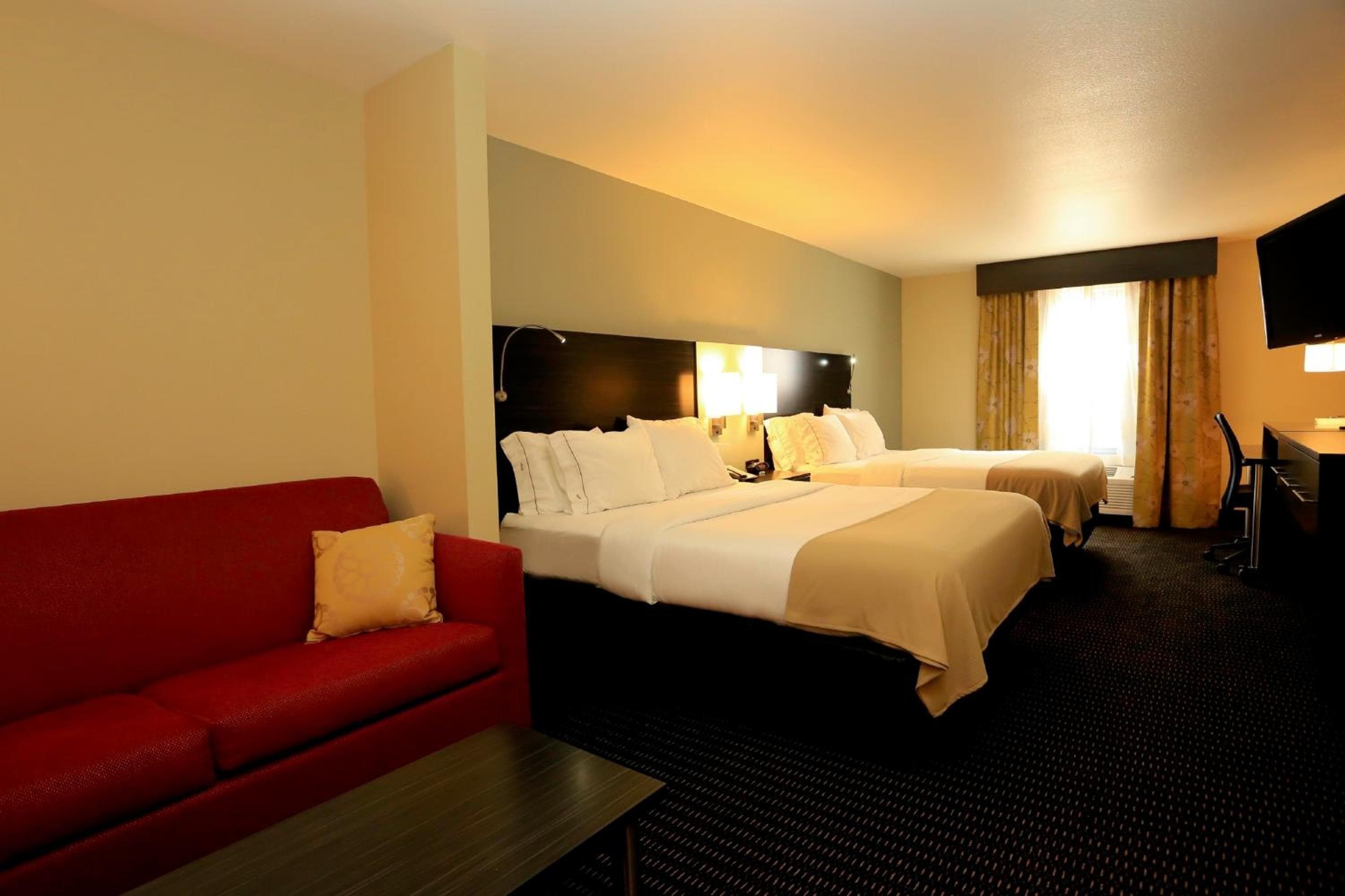 Holiday Inn Express & Suites Marion Northeast by IHG