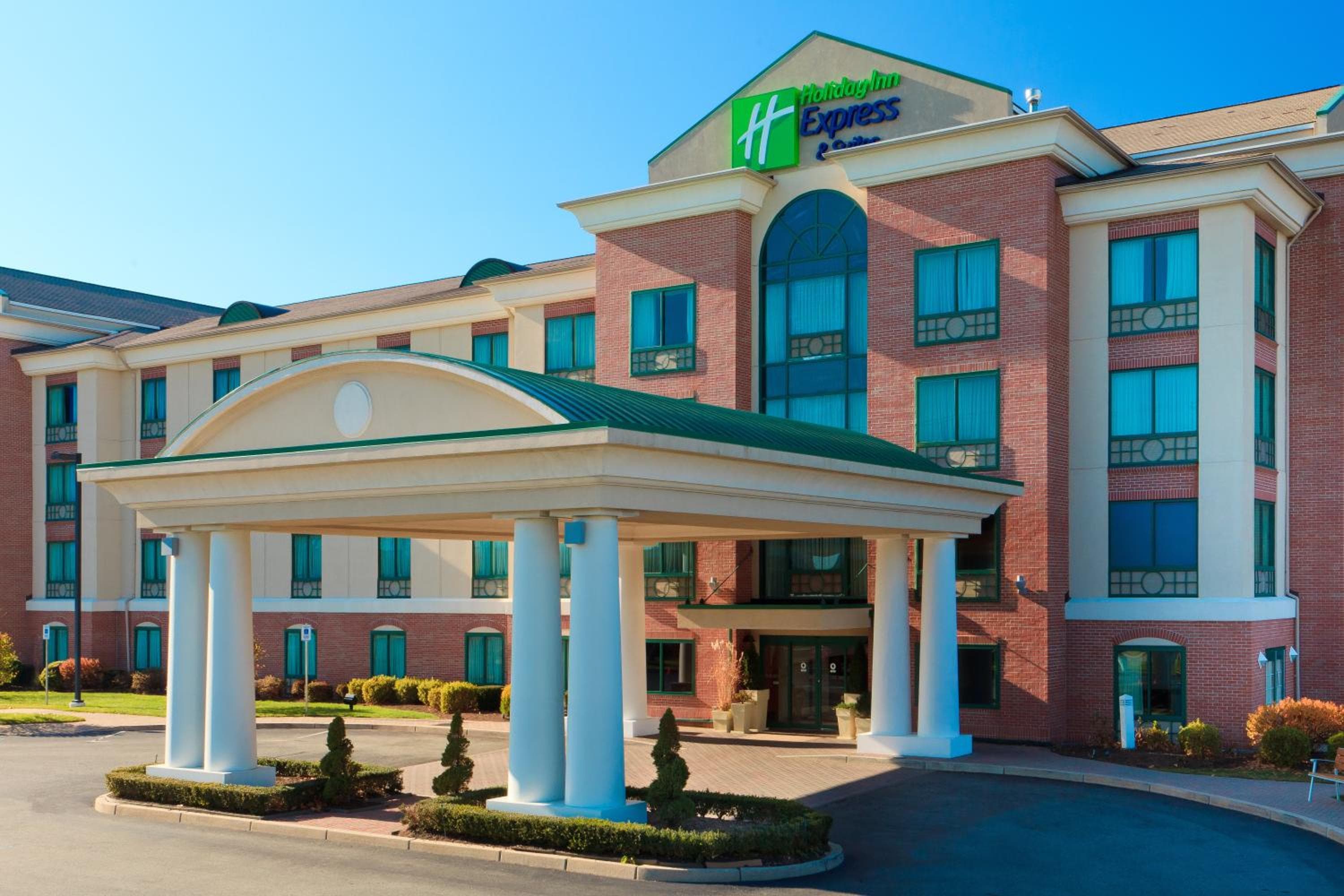 Holiday Inn Express Hotel & Suites Warwick-Providence Airport by IHG