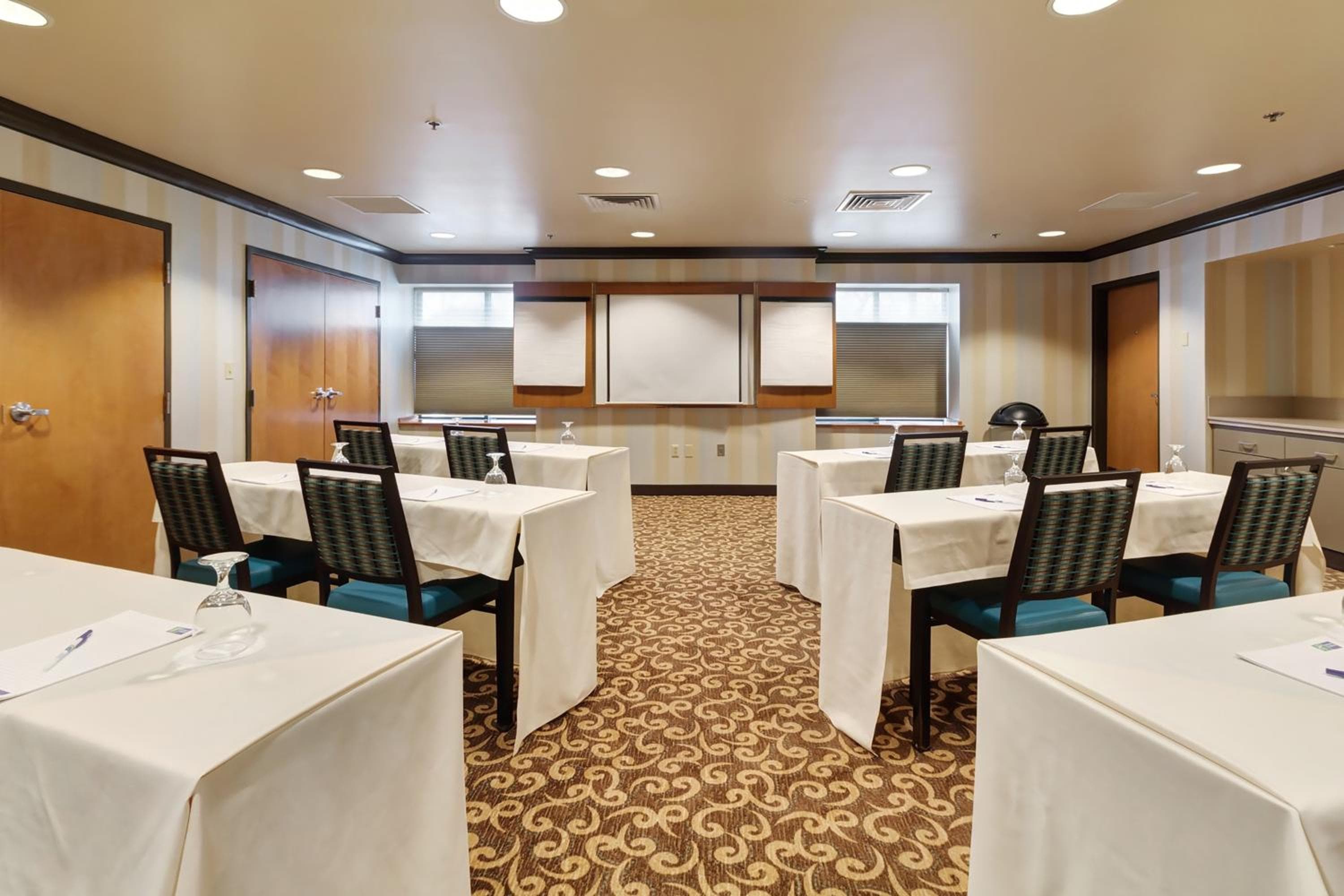 Holiday Inn Express Hotel & Suites Warwick-Providence Airport by IHG